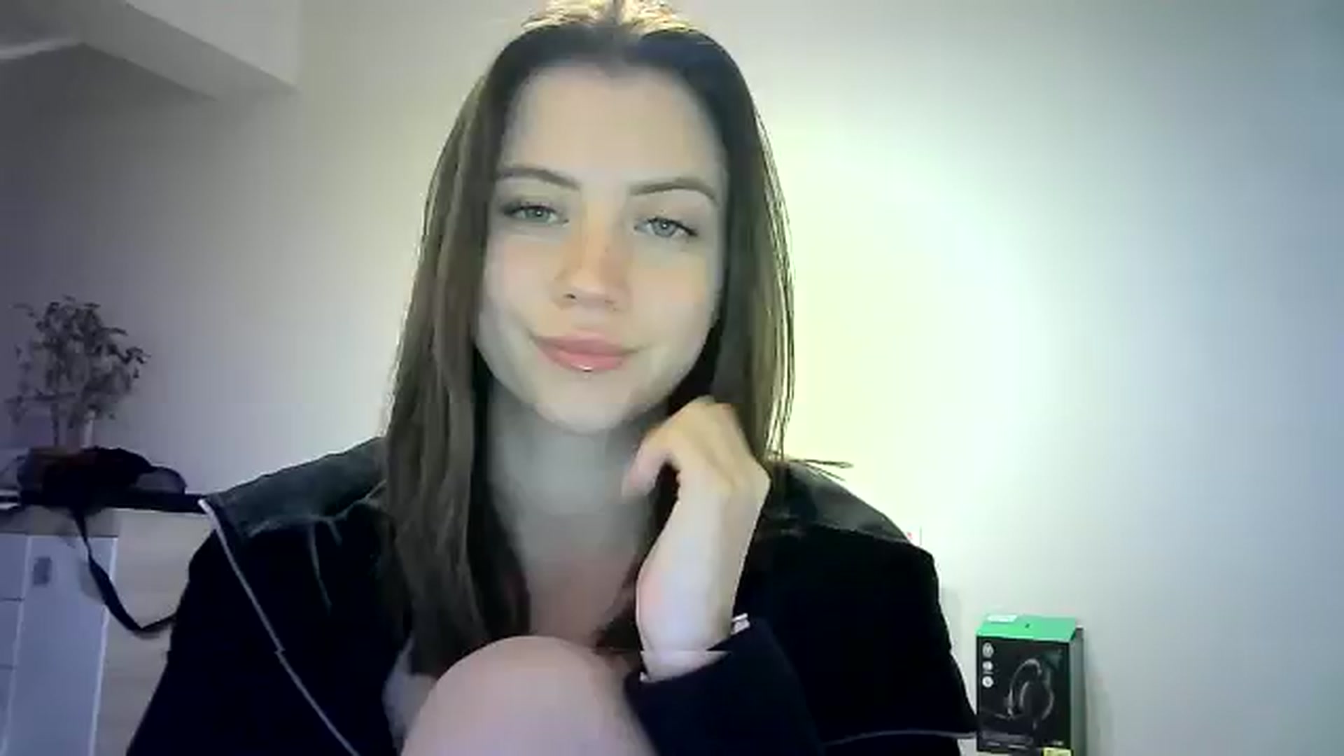 Gallery image thumbnail from Sulfate0's myfreecams stream on, 05/25/2024, 12:11 image 18 of 20