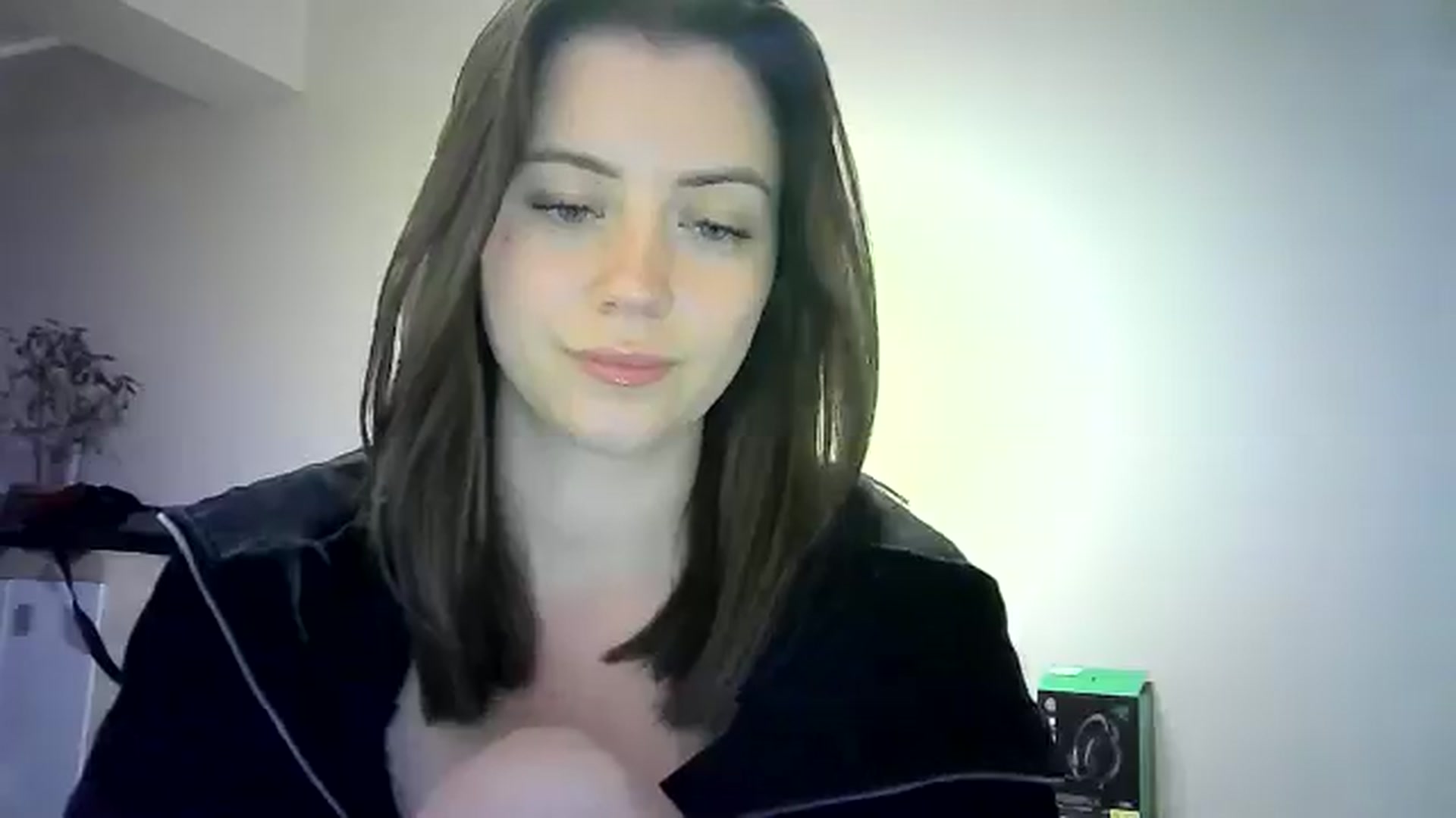 Gallery image thumbnail from Sulfate0's myfreecams stream on, 05/25/2024, 12:11 image 5 of 20