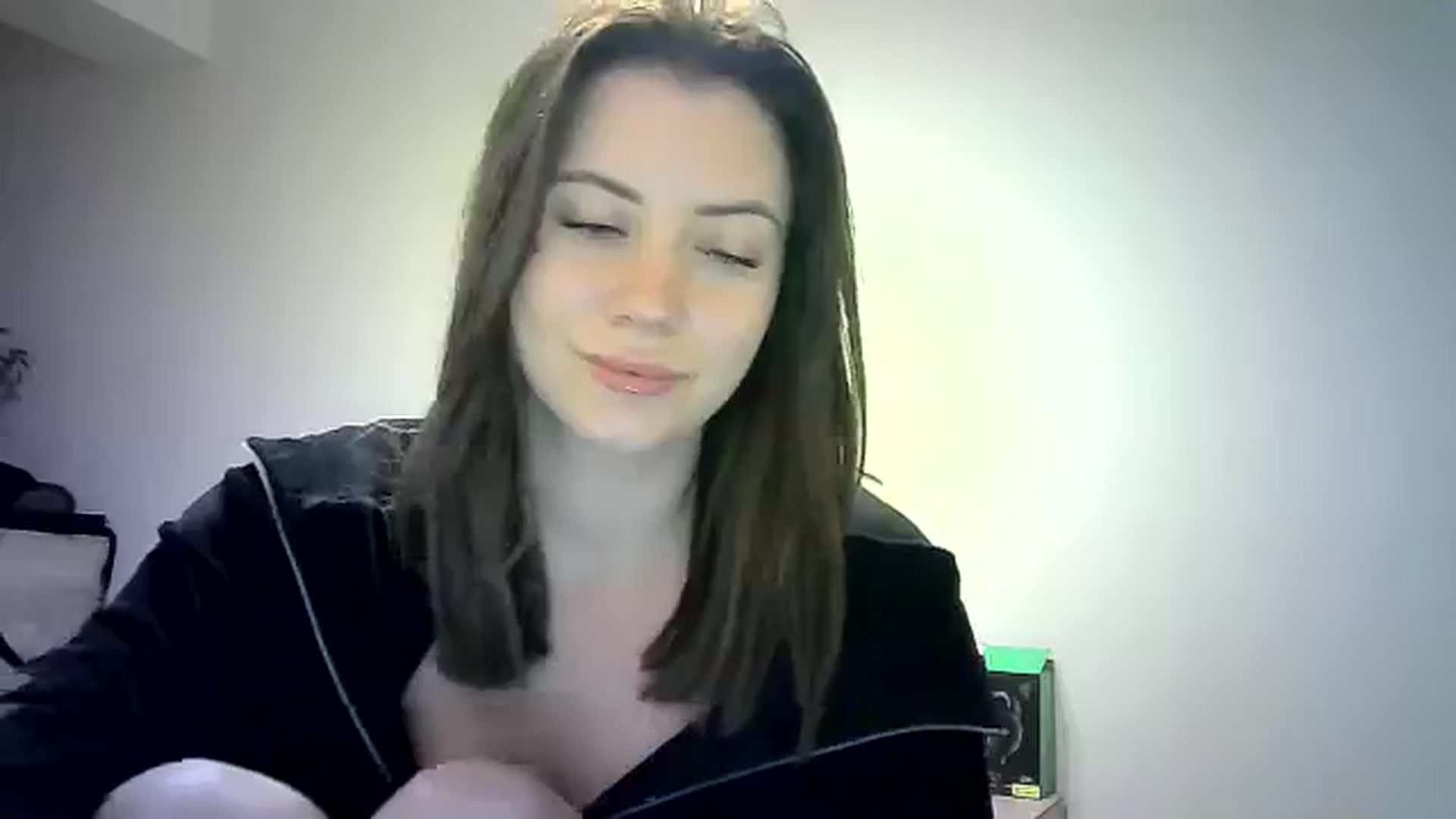 Gallery image thumbnail from Sulfate0's myfreecams stream on, 05/25/2024, 12:11 image 4 of 20