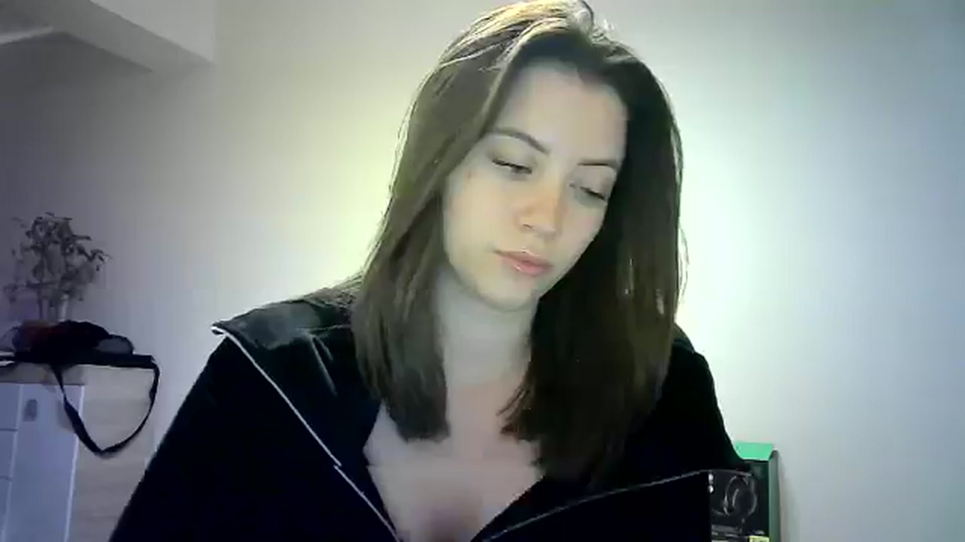 Gallery image thumbnail from Sulfate0's myfreecams stream on, 05/25/2024, 12:11 image 8 of 20