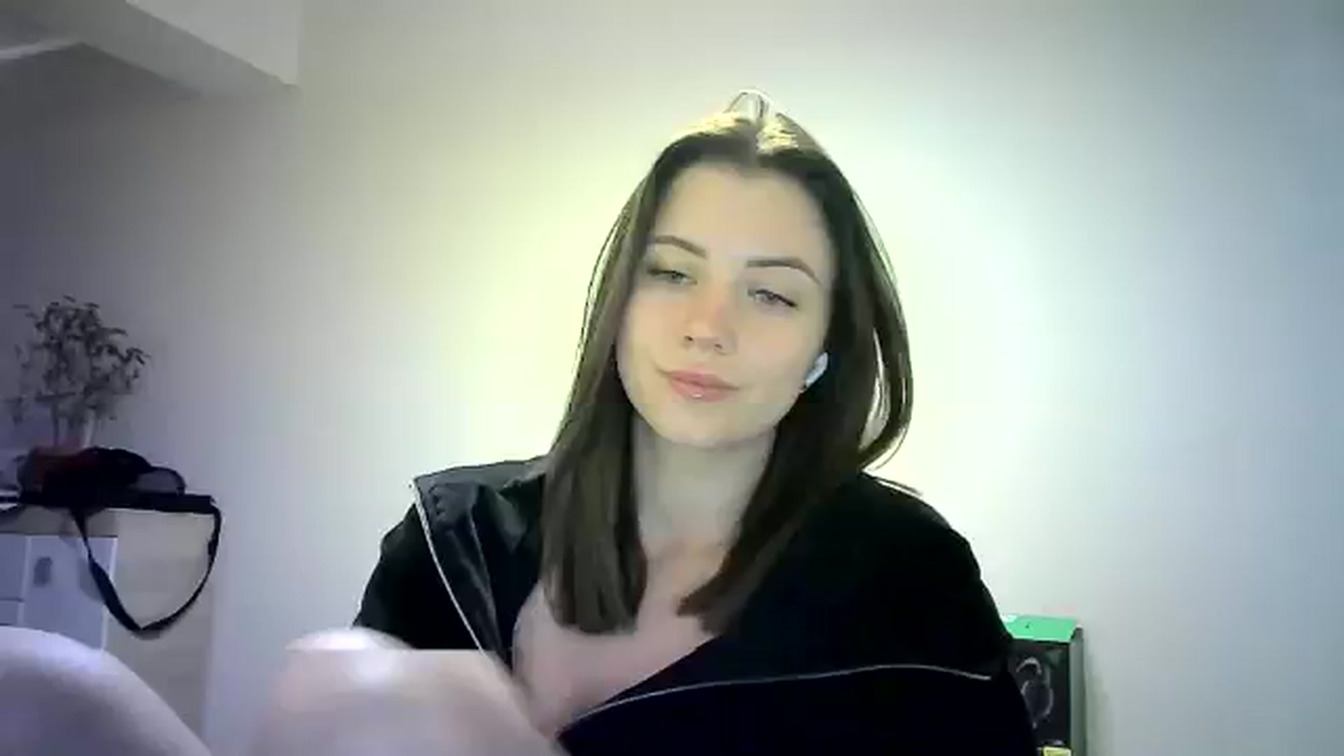 Gallery image thumbnail from Sulfate0's myfreecams stream on, 05/25/2024, 12:11 image 14 of 20