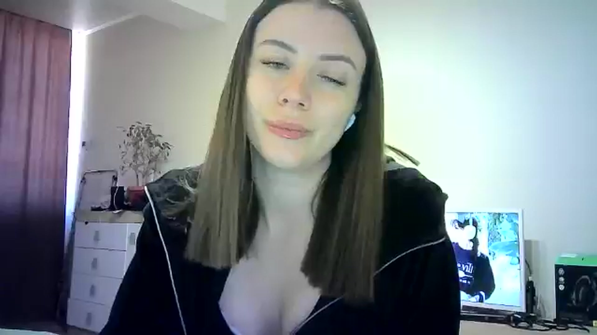 Gallery image thumbnail from Sulfate0's myfreecams stream on, 05/26/2024, 09:35 image 11 of 20