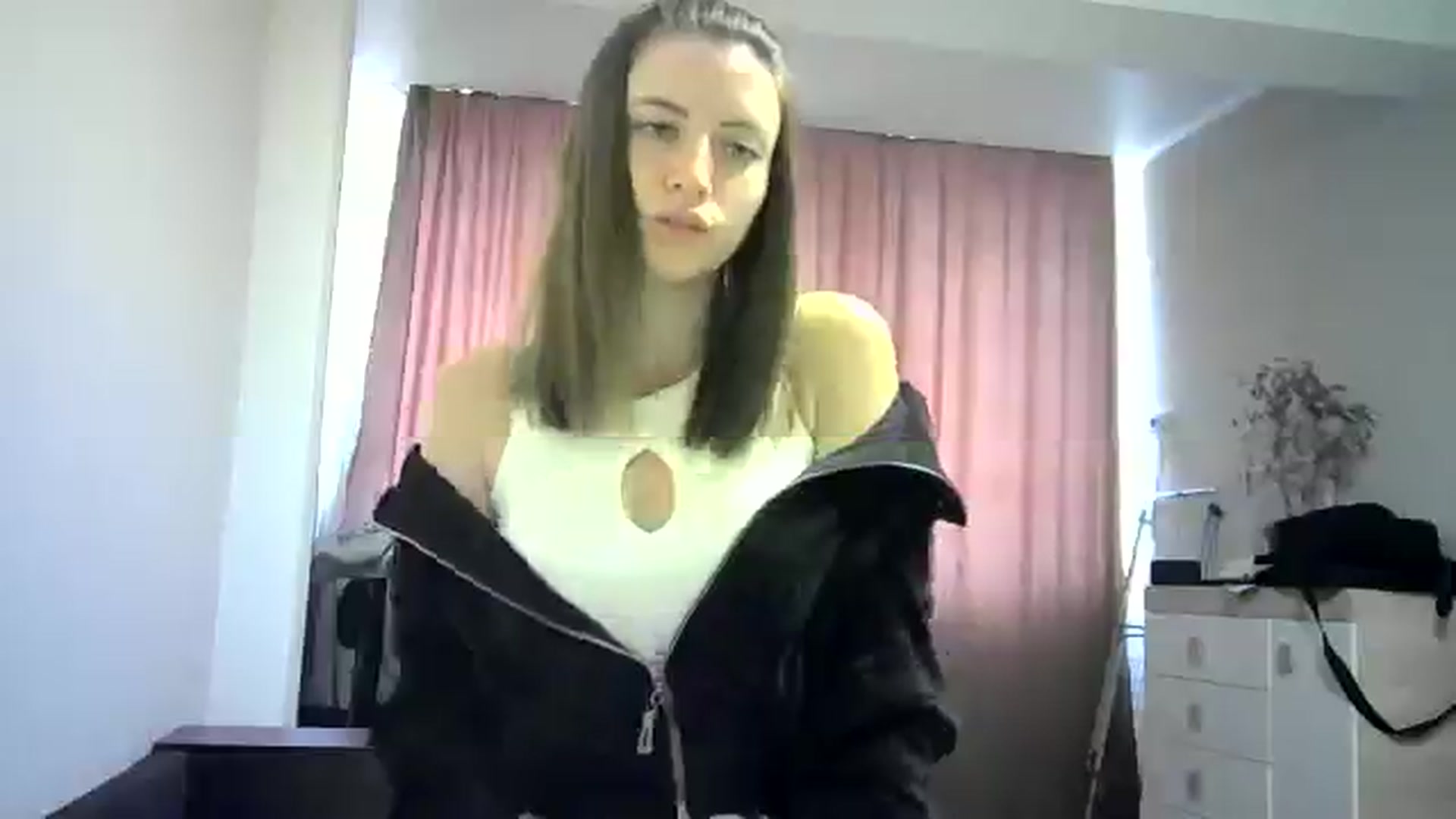 Gallery image thumbnail from Sulfate0's myfreecams stream on, 05/27/2024, 11:21 image 16 of 20