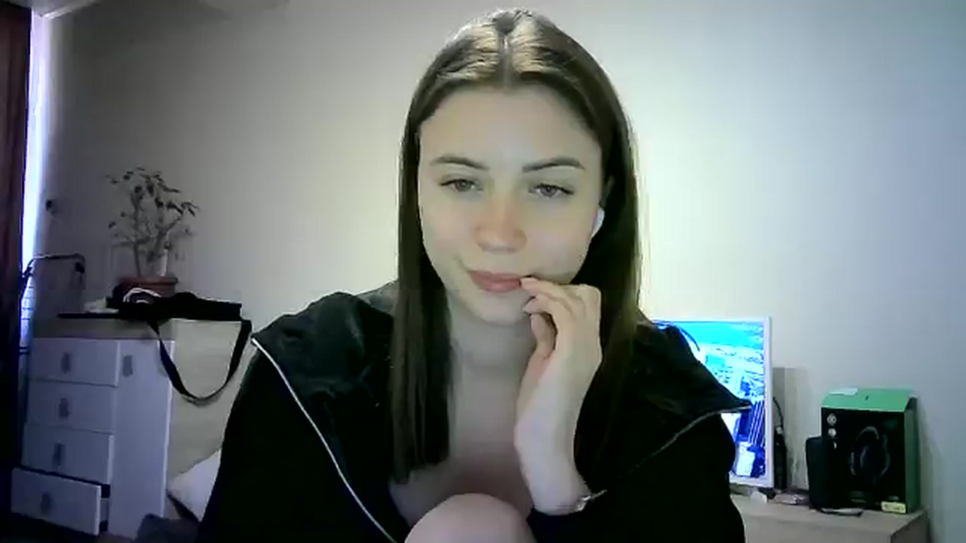 Gallery image thumbnail from Sulfate0's myfreecams stream on, 06/01/2024, 12:19 image 4 of 20
