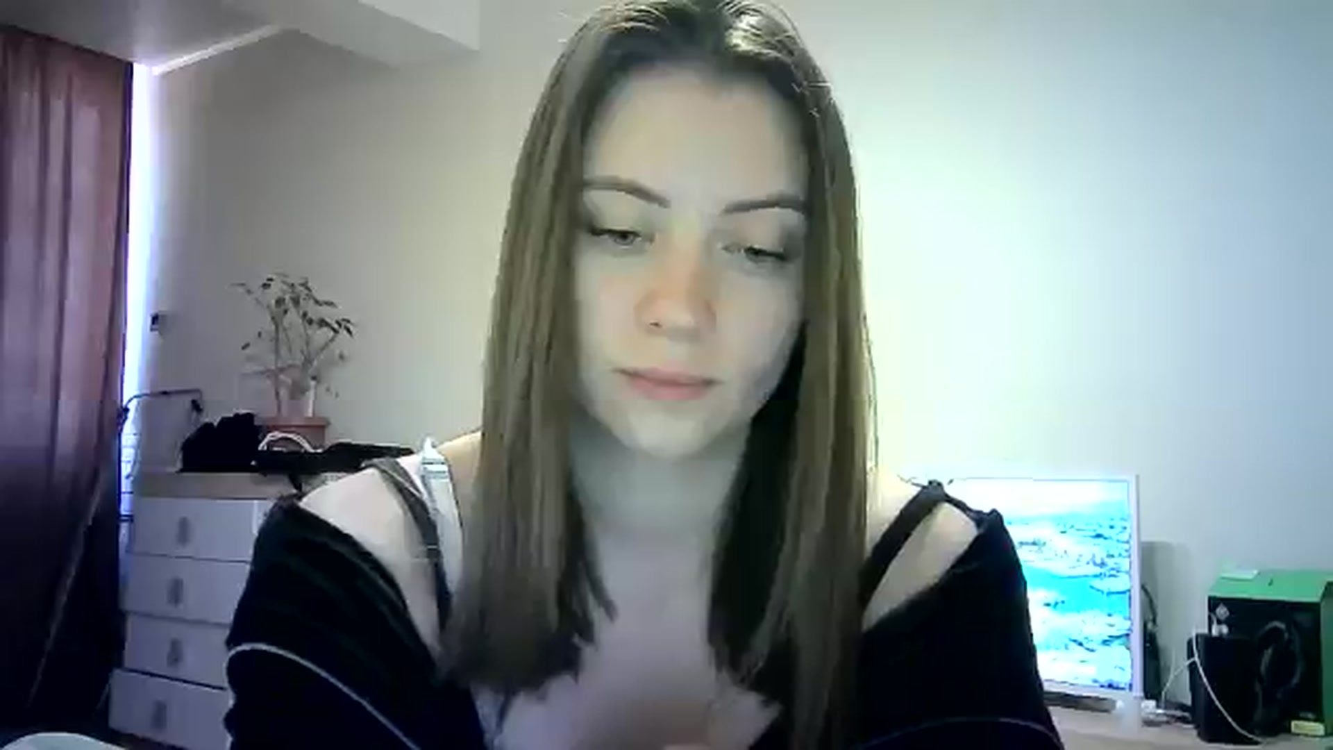 Gallery image thumbnail from Sulfate0's myfreecams stream on, 06/02/2024, 12:11 image 16 of 20