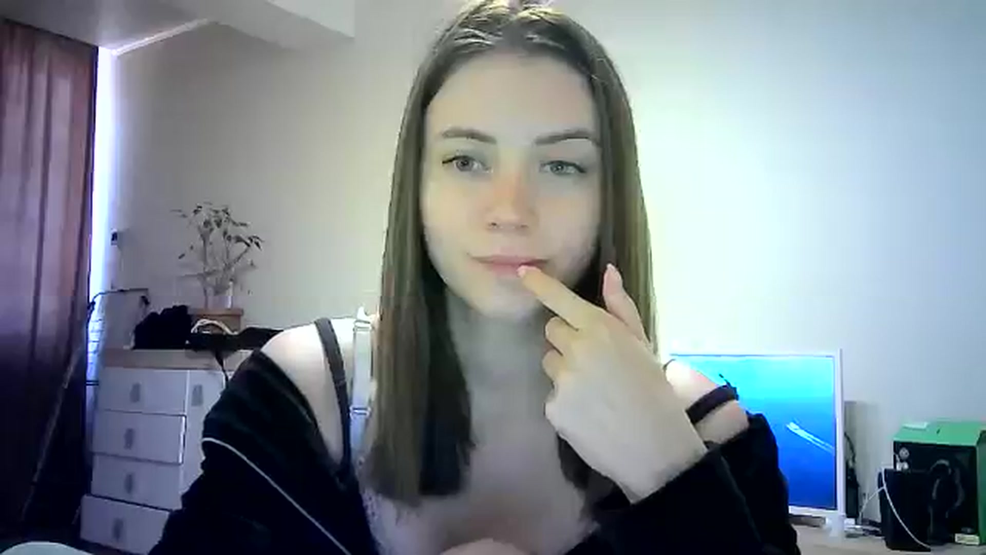 Gallery image thumbnail from Sulfate0's myfreecams stream on, 06/02/2024, 12:11 image 20 of 20