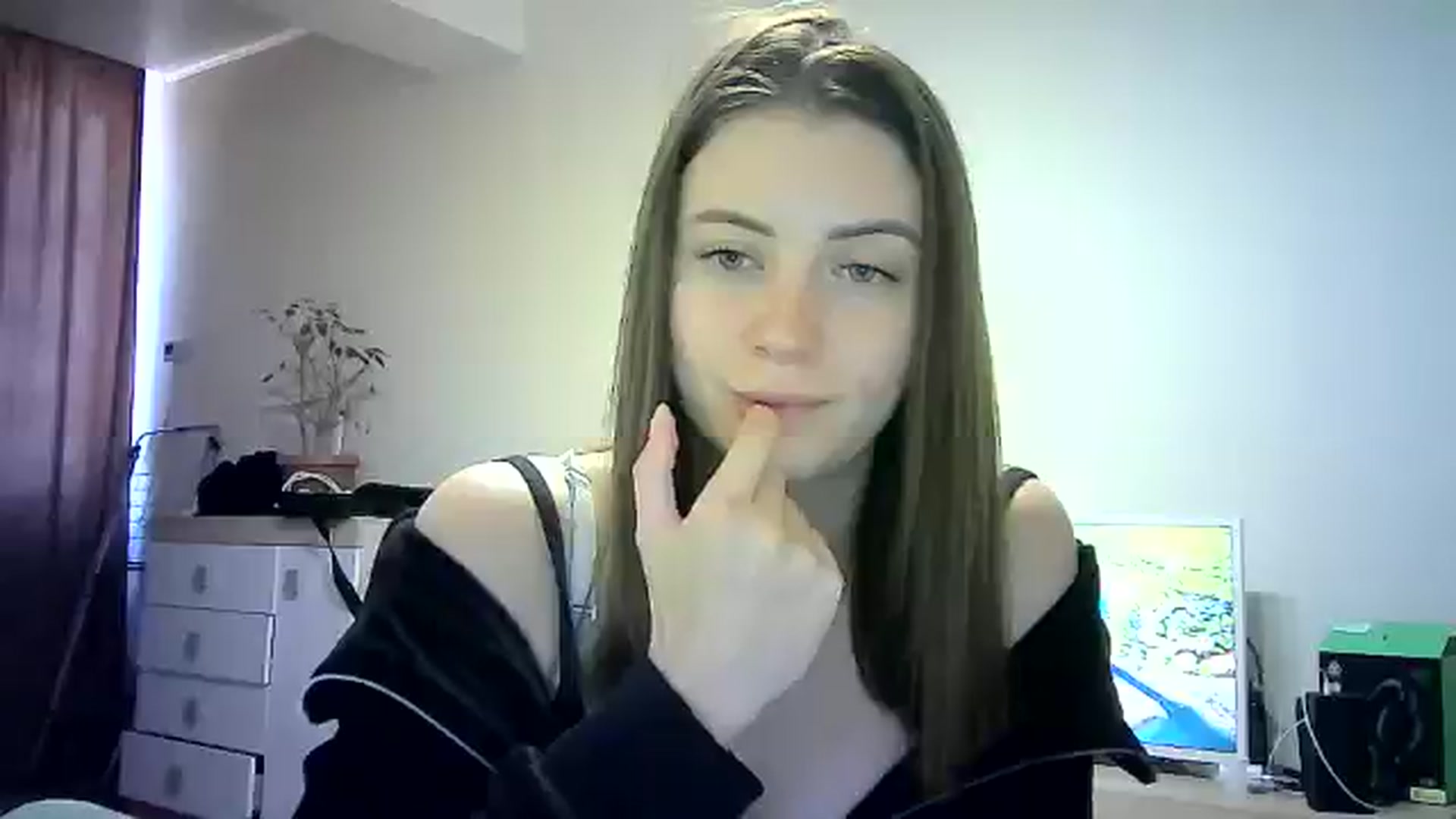 Gallery image thumbnail from Sulfate0's myfreecams stream on, 06/02/2024, 12:11 image 19 of 20