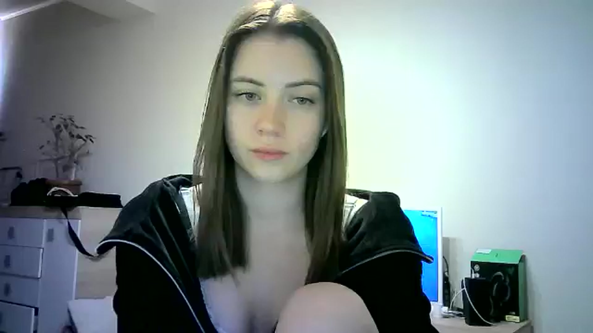 Gallery image thumbnail from Sulfate0's myfreecams stream on, 06/02/2024, 12:11 image 1 of 20