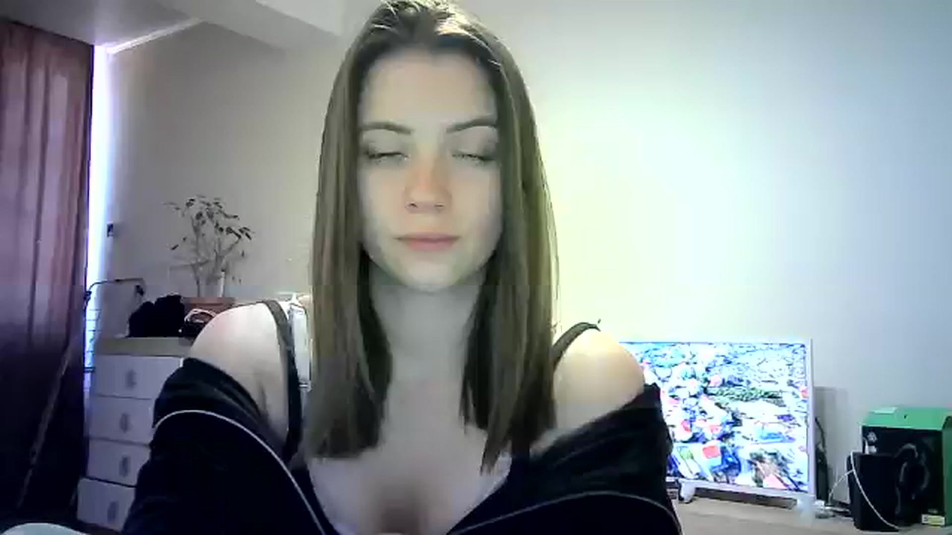 Gallery image thumbnail from Sulfate0's myfreecams stream on, 06/02/2024, 12:11 image 10 of 20