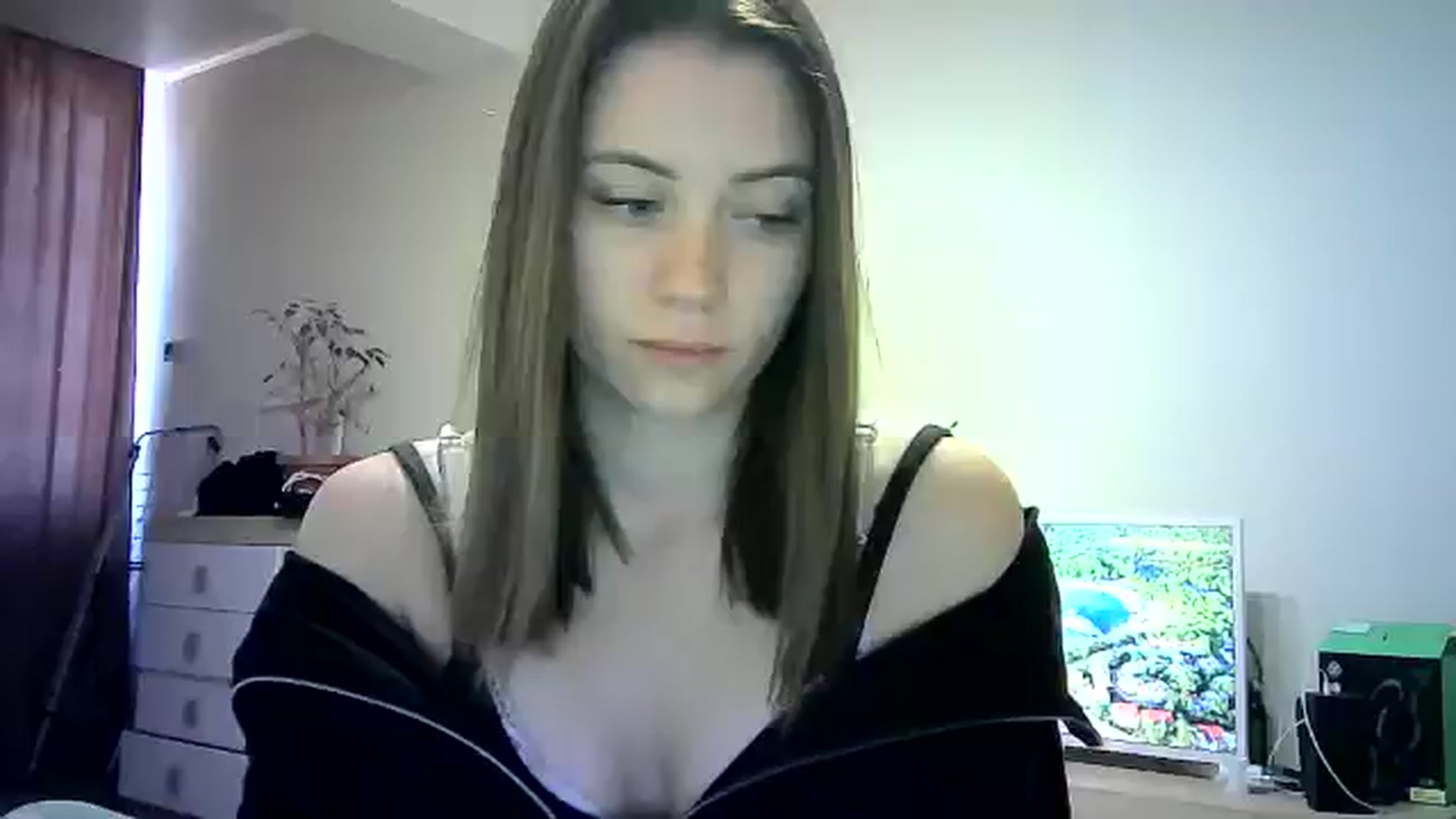 Gallery image thumbnail from Sulfate0's myfreecams stream on, 06/02/2024, 12:11 image 12 of 20