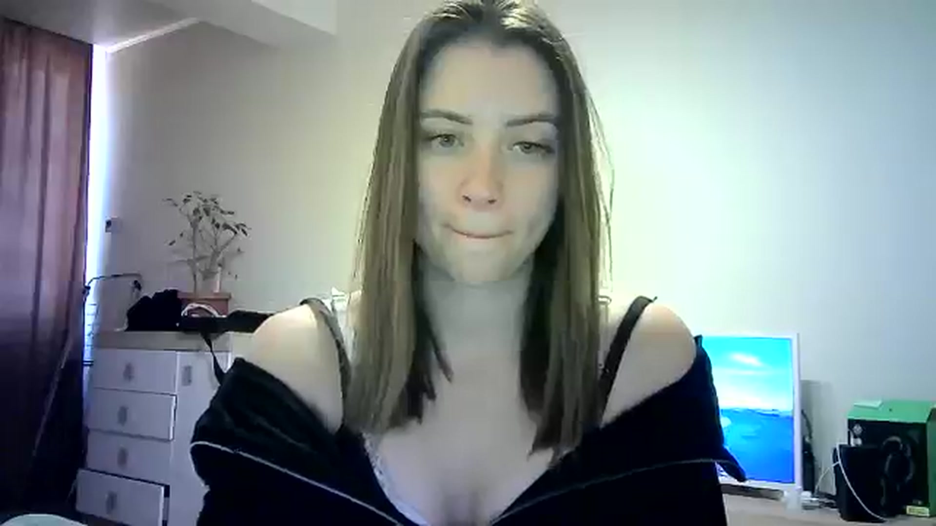 Gallery image thumbnail from Sulfate0's myfreecams stream on, 06/02/2024, 12:11 image 14 of 20