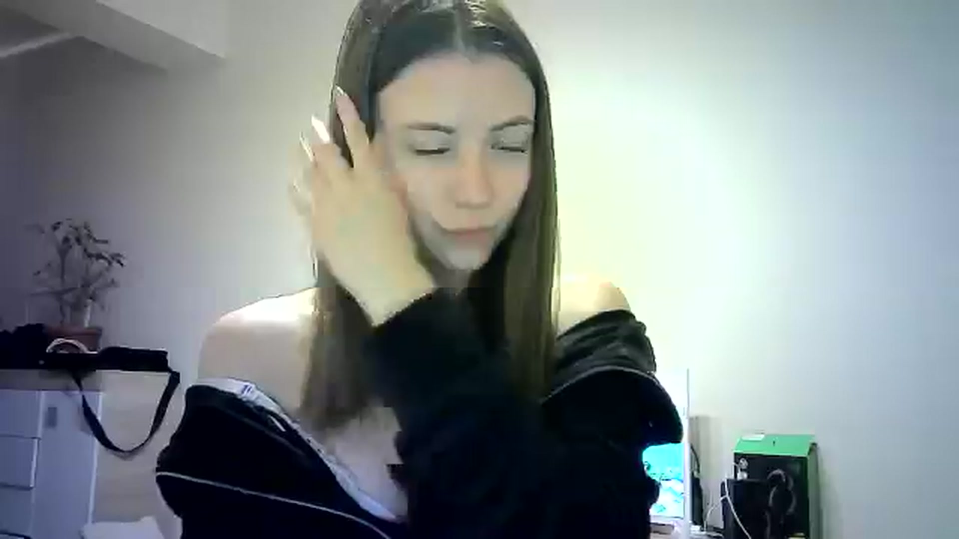Gallery image thumbnail from Sulfate0's myfreecams stream on, 06/02/2024, 12:39 image 17 of 20