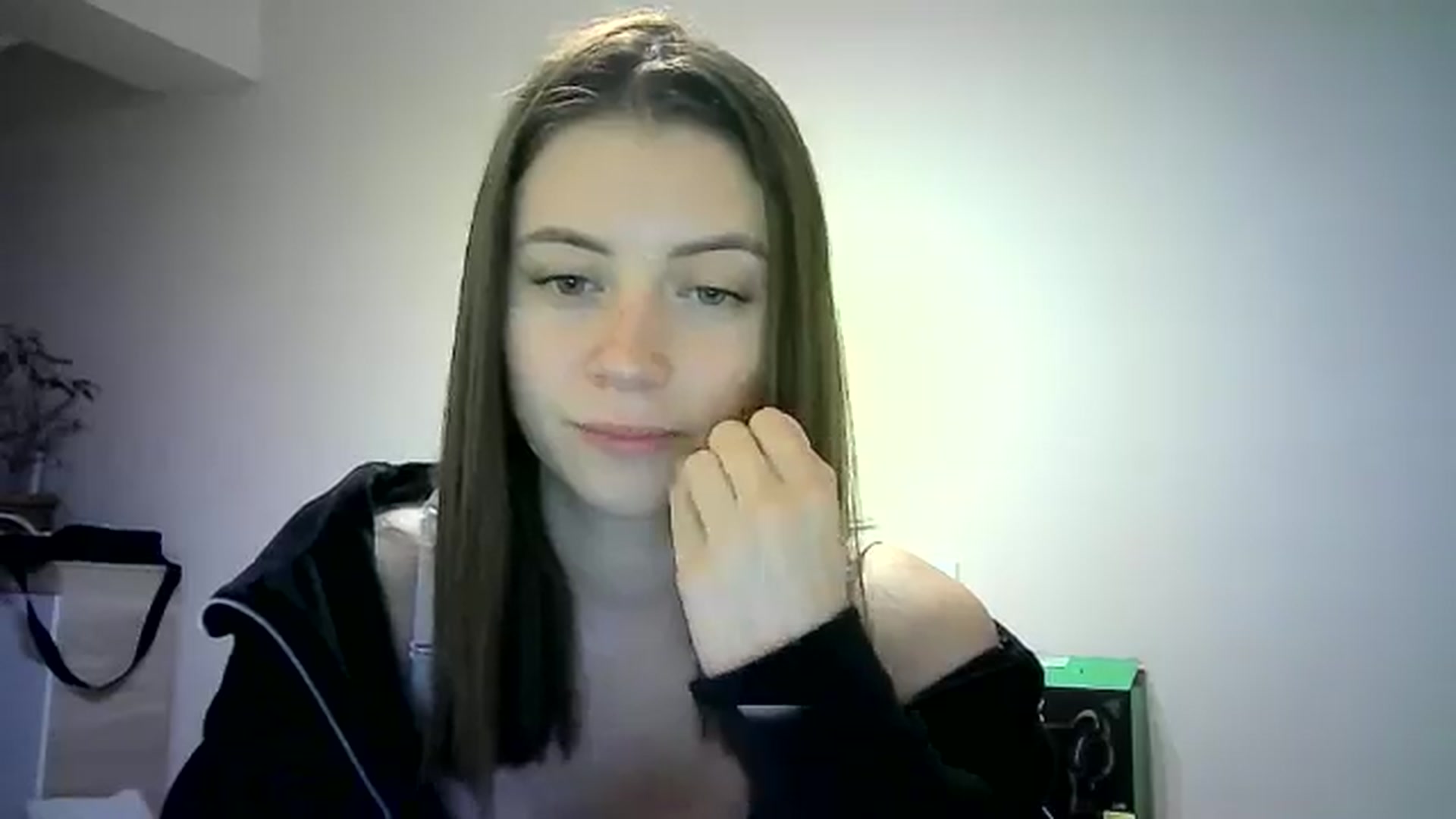 Gallery image thumbnail from Sulfate0's myfreecams stream on, 06/02/2024, 12:39 image 7 of 20