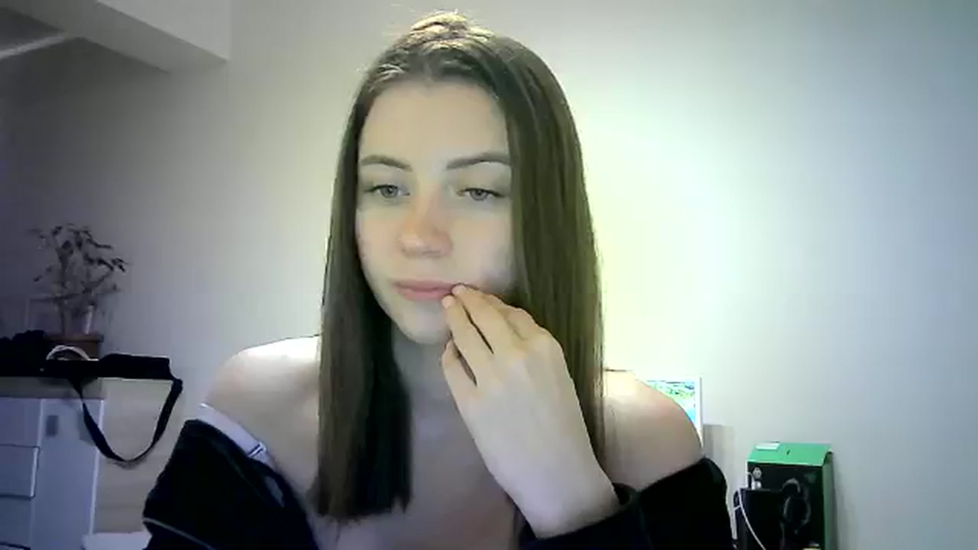Gallery image thumbnail from Sulfate0's myfreecams stream on, 06/02/2024, 12:39 image 14 of 20