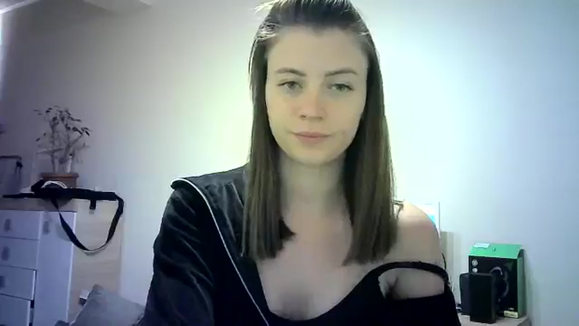 Gallery image thumbnail from Sulfate0's myfreecams stream on, 06/03/2024, 11:11 image 16 of 20