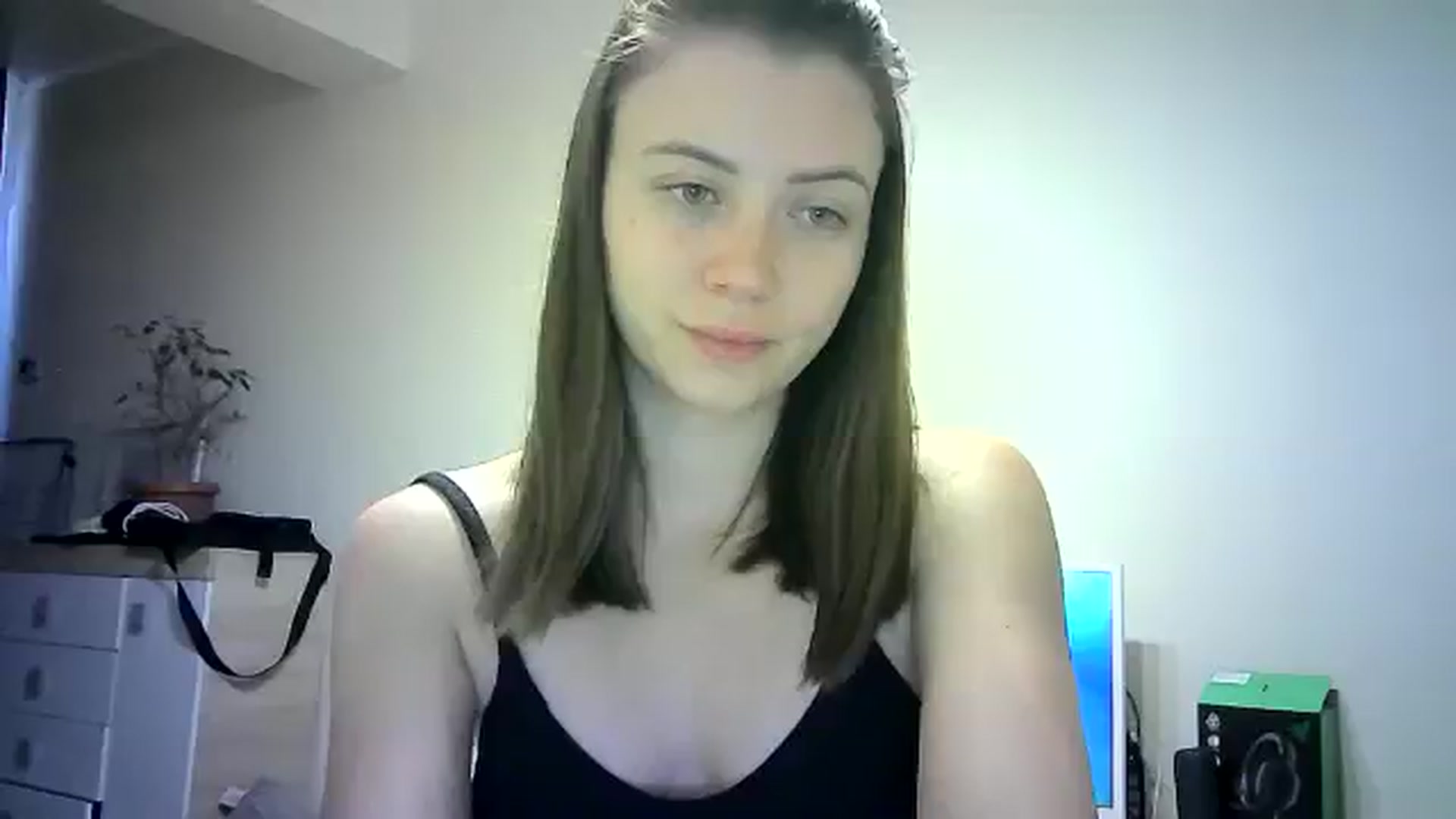 Gallery image thumbnail from Sulfate0's myfreecams stream on, 06/03/2024, 15:43 image 18 of 20