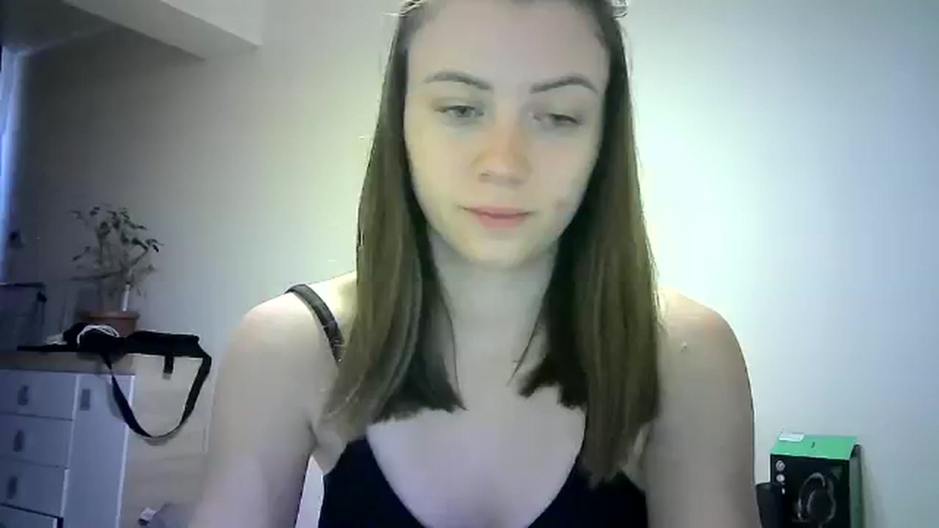 Gallery image thumbnail from Sulfate0's myfreecams stream on, 06/03/2024, 15:43 image 15 of 20