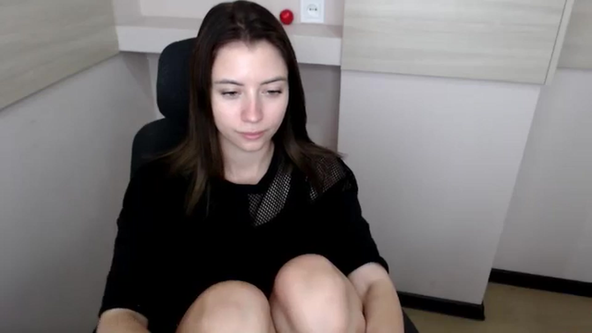 Gallery image thumbnail from Sulfate0's myfreecams stream on, 06/04/2024, 07:55 image 16 of 20