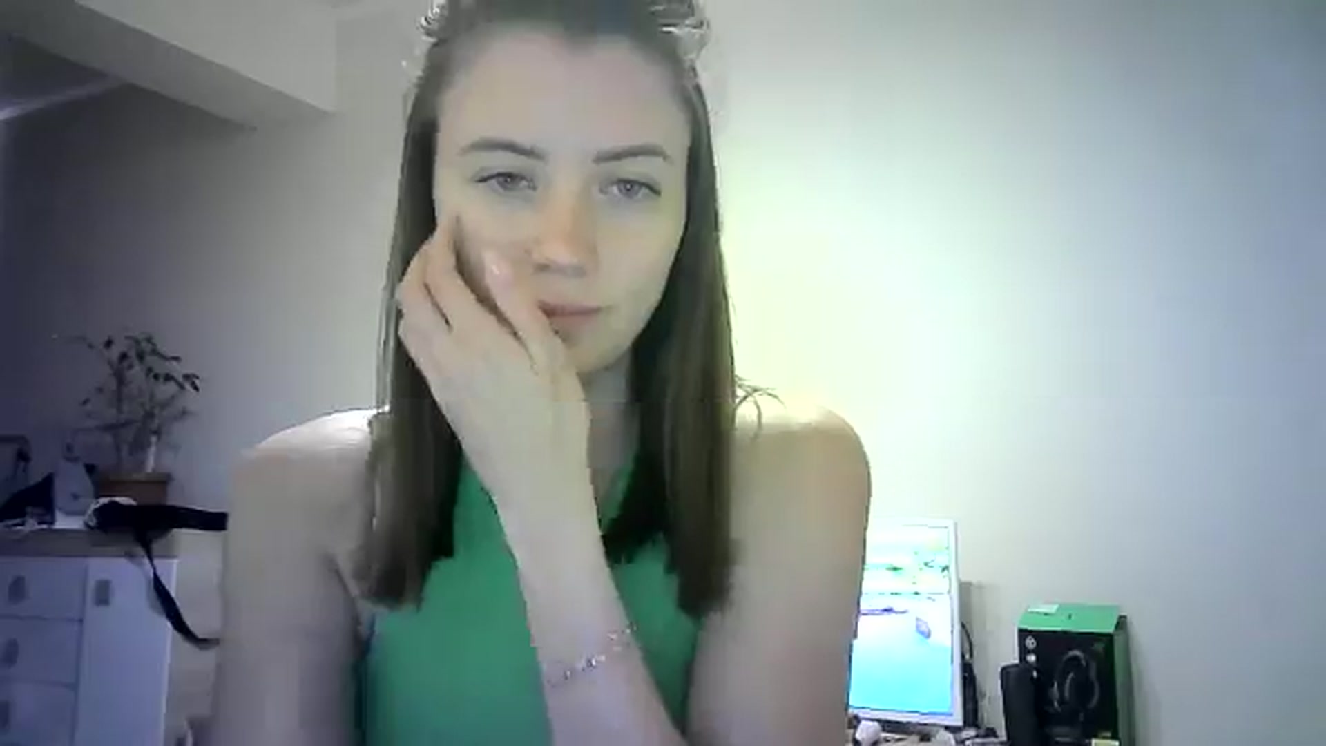Gallery image thumbnail from Sulfate0's myfreecams stream on, 06/08/2024, 07:27 image 17 of 20