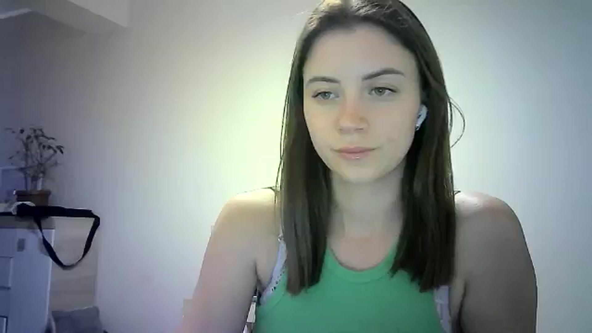 Gallery image thumbnail from Sulfate0's myfreecams stream on, 06/09/2024, 12:46 image 13 of 20