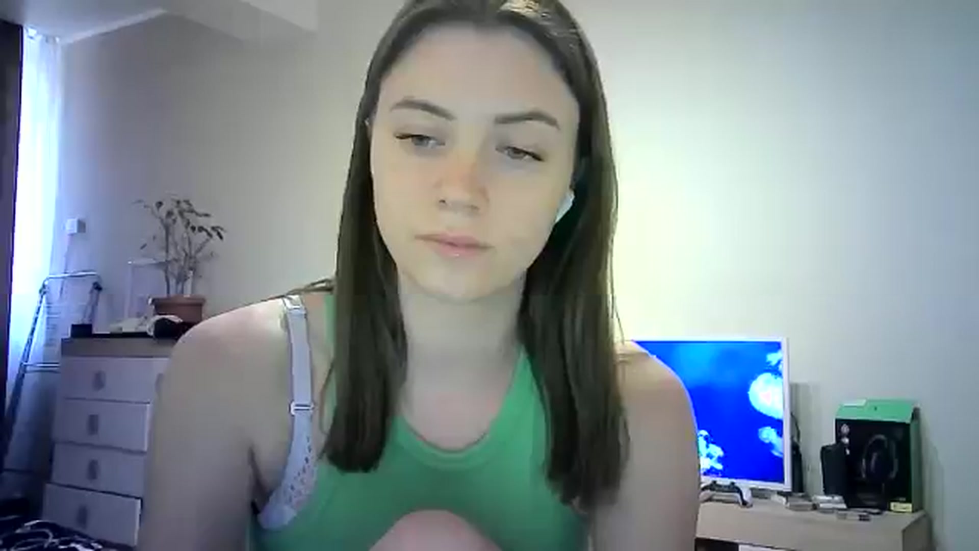 Gallery image thumbnail from Sulfate0's myfreecams stream on, 06/09/2024, 13:33 image 15 of 20