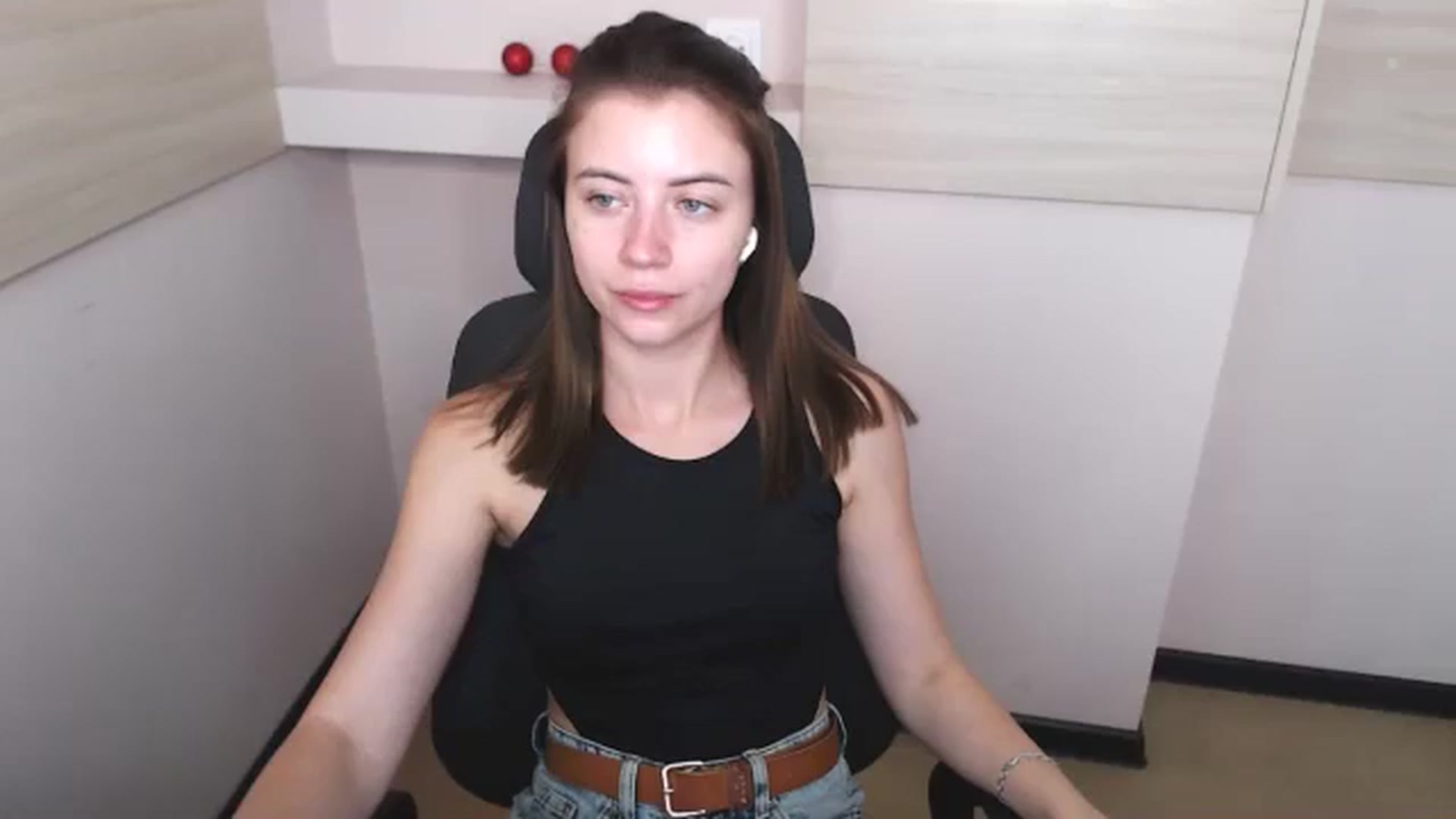 Gallery image thumbnail from Sulfate0's myfreecams stream on, 06/10/2024, 09:29 image 2 of 20