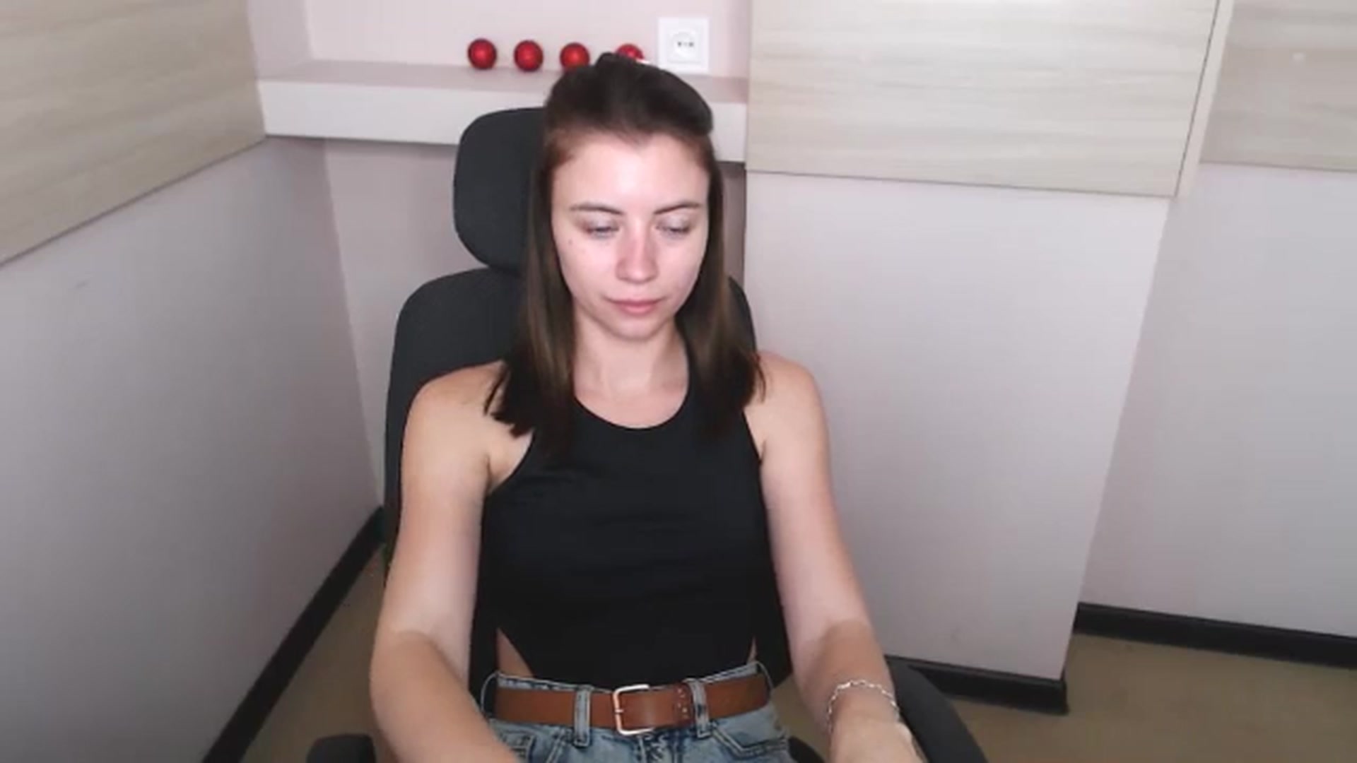 Gallery image thumbnail from Sulfate0's myfreecams stream on, 06/10/2024, 09:29 image 4 of 20