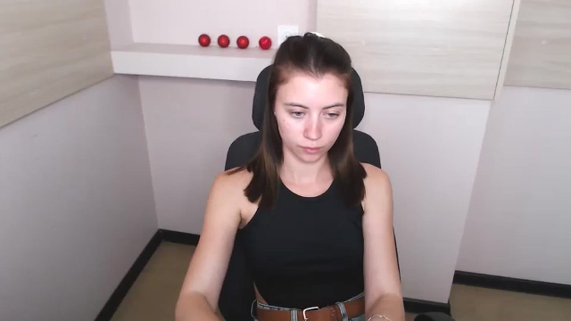 Gallery image thumbnail from Sulfate0's myfreecams stream on, 06/10/2024, 10:02 image 14 of 20