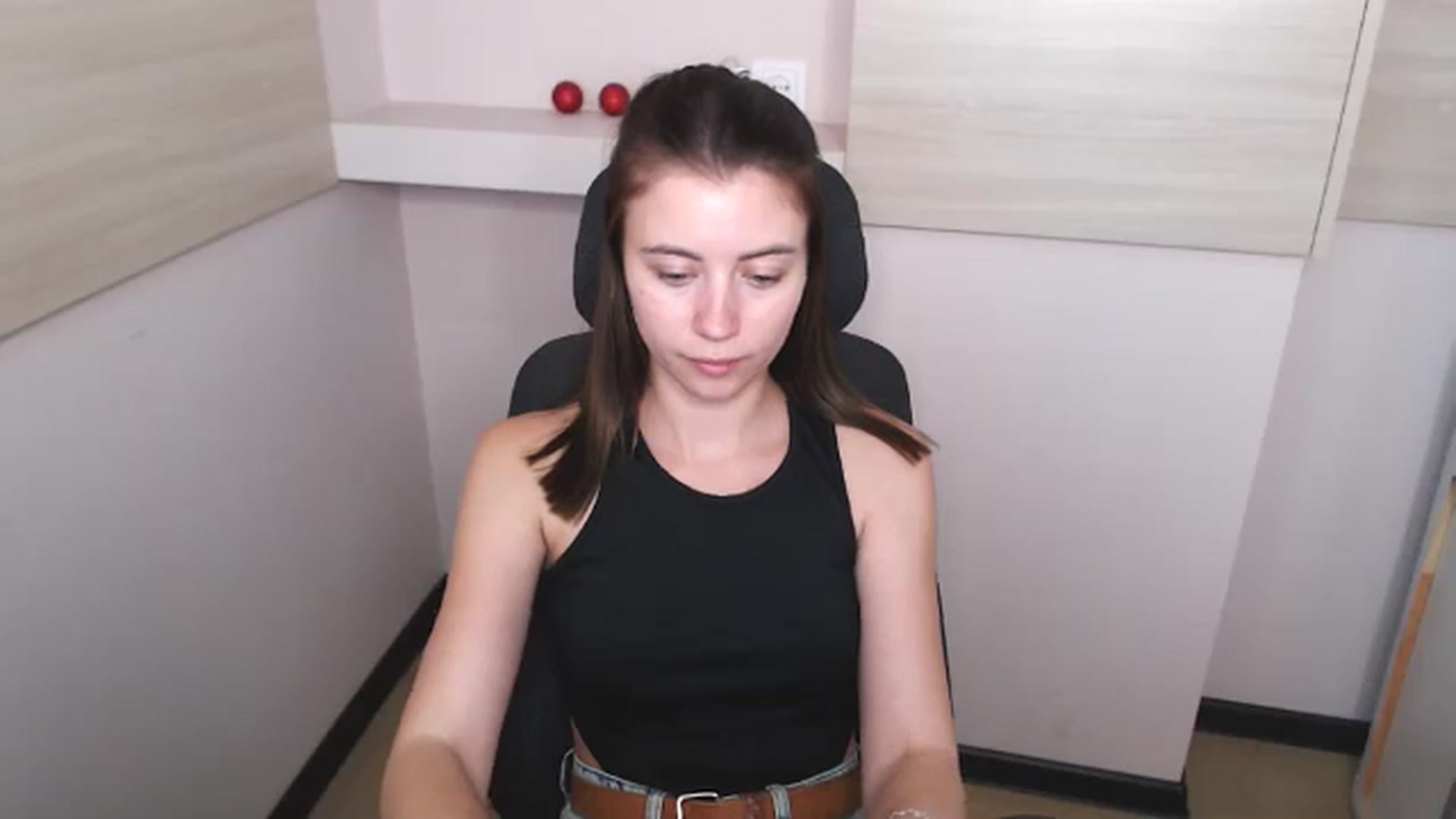 Gallery image thumbnail from Sulfate0's myfreecams stream on, 06/10/2024, 10:50 image 18 of 20