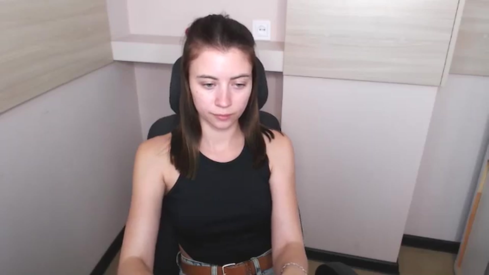 Gallery image thumbnail from Sulfate0's myfreecams stream on, 06/10/2024, 10:50 image 12 of 20