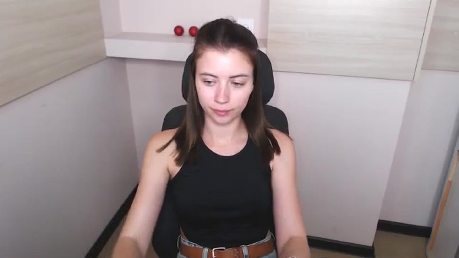 Gallery image thumbnail from Sulfate0's myfreecams stream on, 06/10/2024, 10:50 image 16 of 20