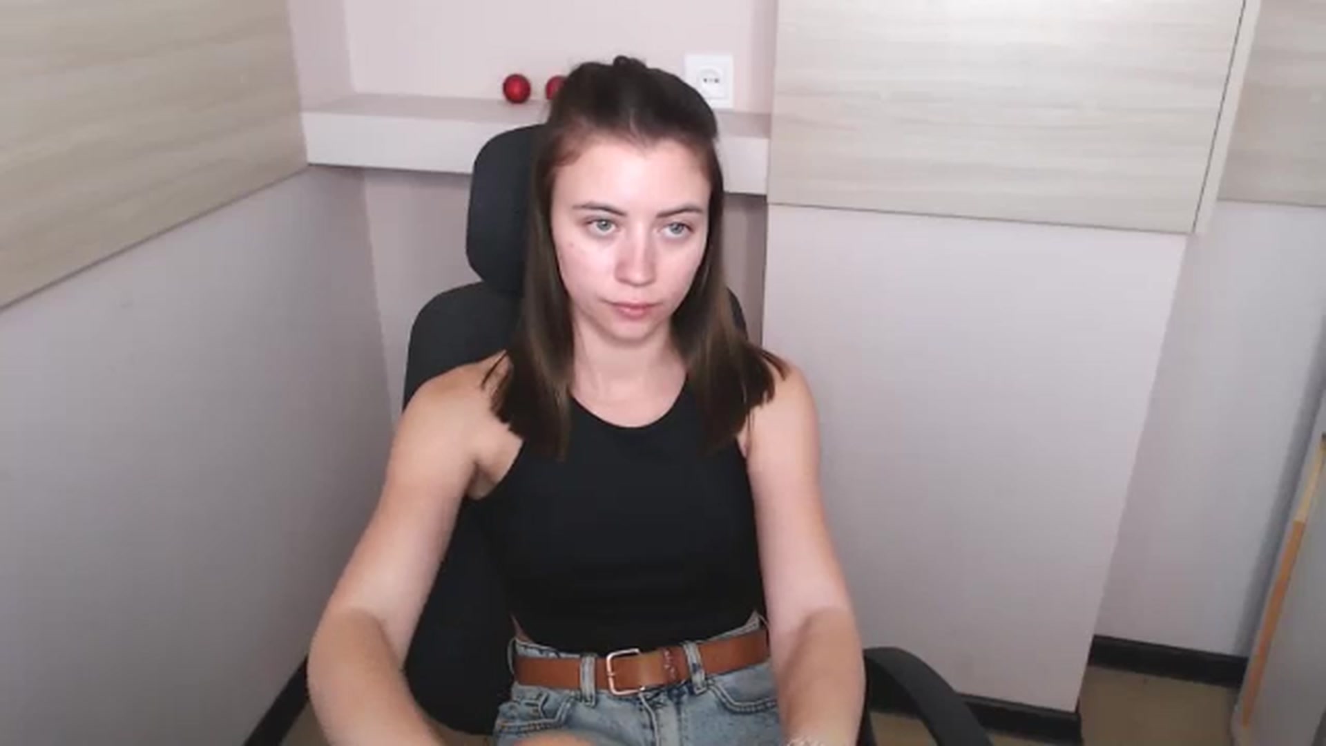 Gallery image thumbnail from Sulfate0's myfreecams stream on, 06/10/2024, 10:50 image 3 of 20