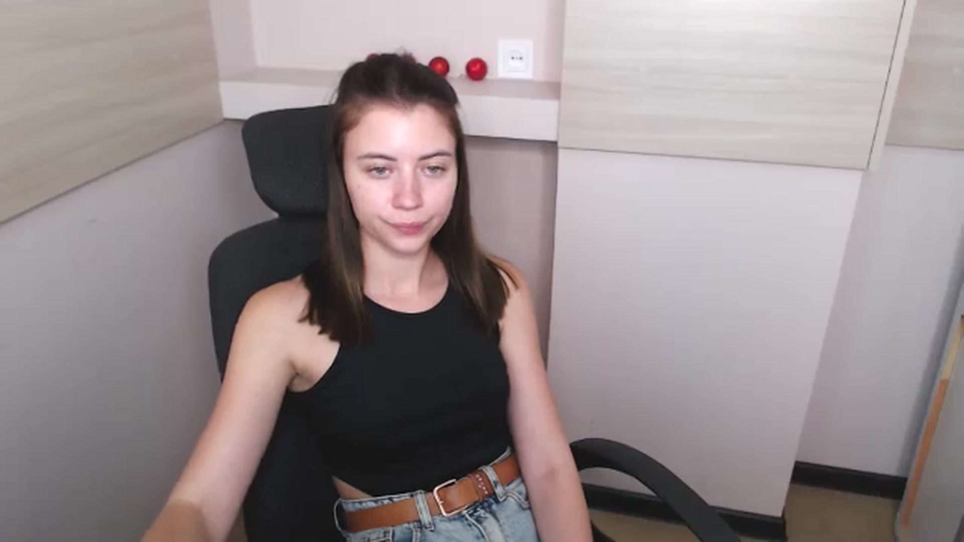 Gallery image thumbnail from Sulfate0's myfreecams stream on, 06/10/2024, 10:50 image 10 of 20