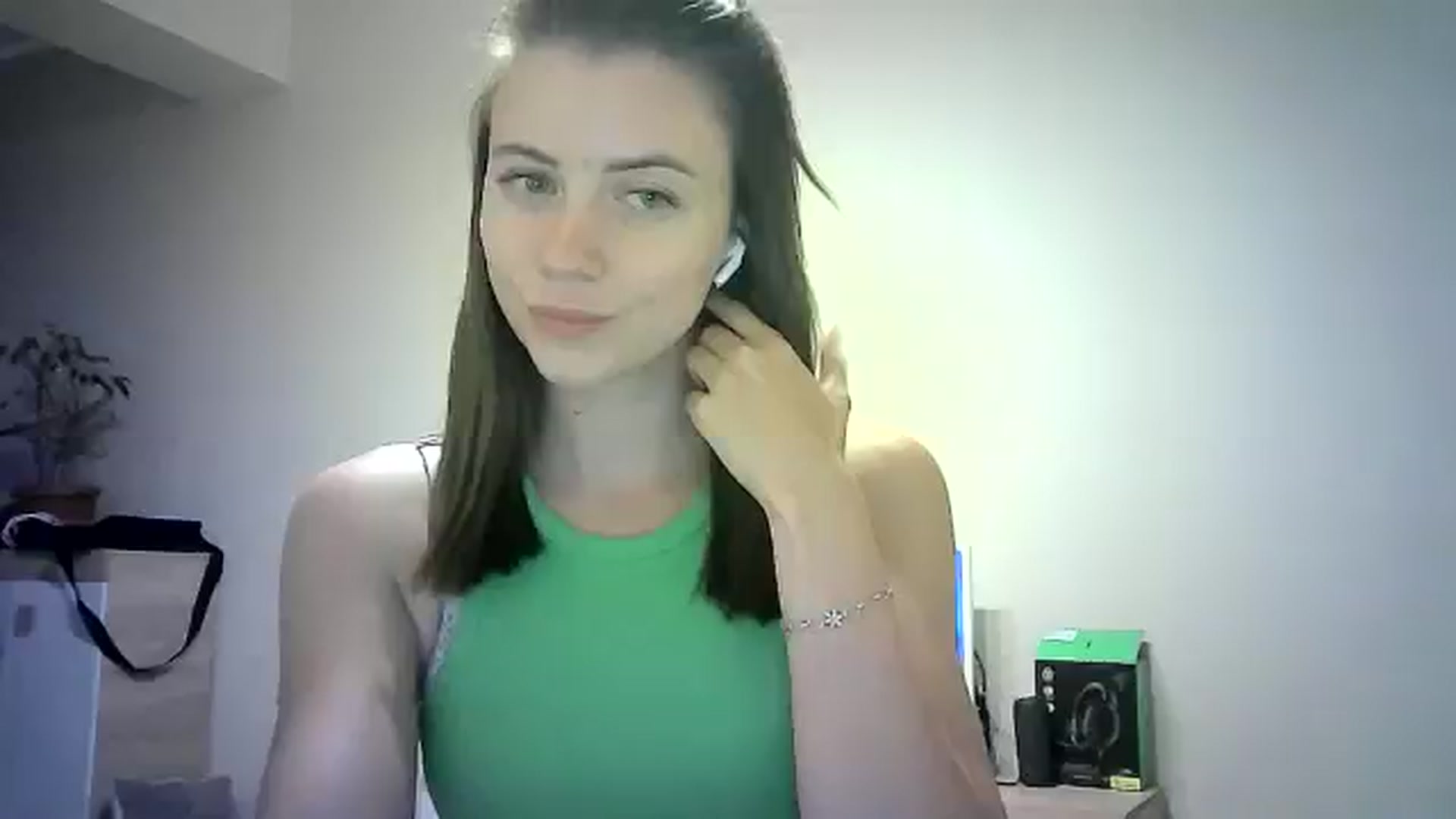Gallery image thumbnail from Sulfate0's myfreecams stream on, 06/14/2024, 14:00 image 13 of 20
