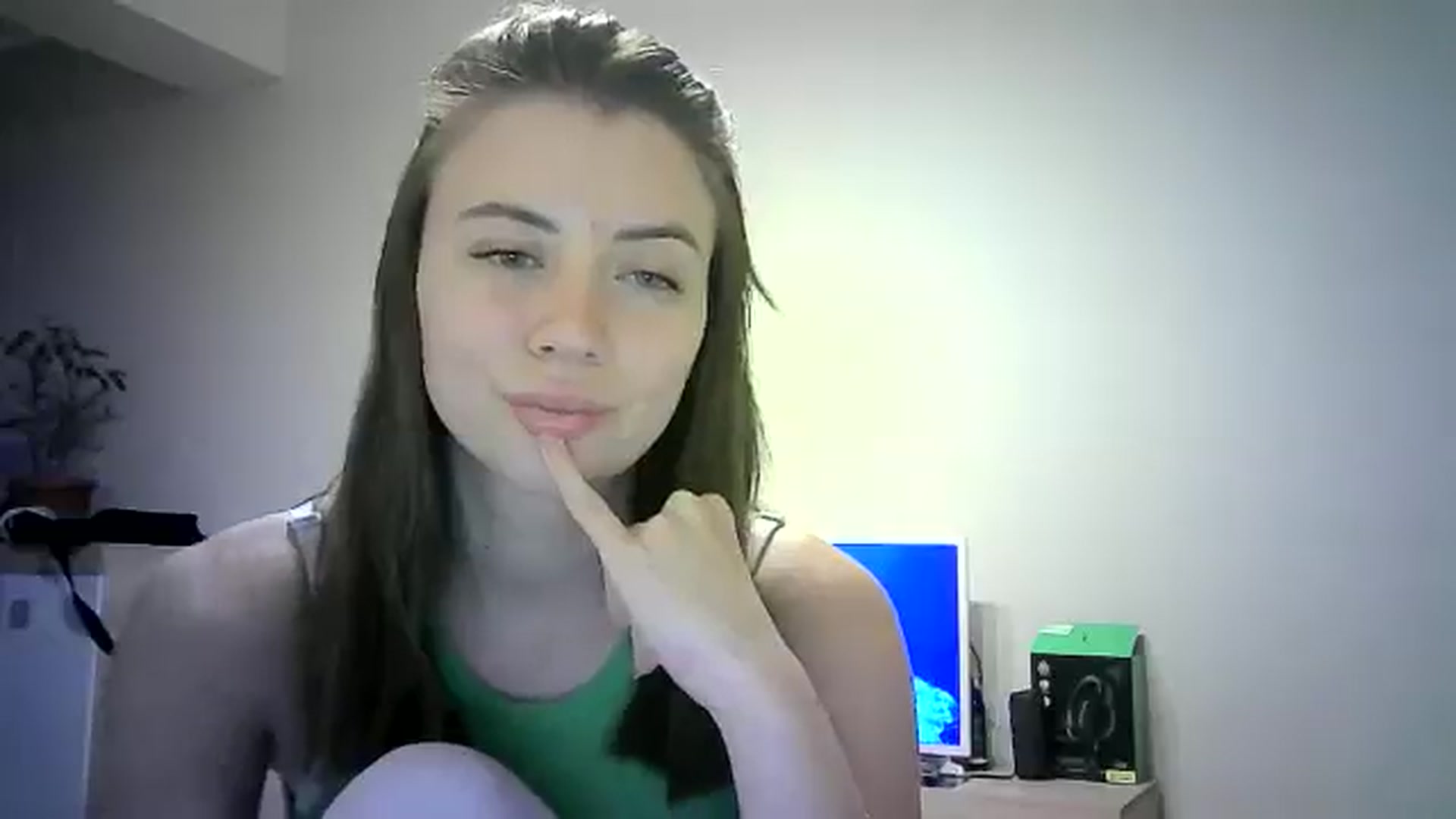 Gallery image thumbnail from Sulfate0's myfreecams stream on, 06/14/2024, 14:00 image 8 of 20
