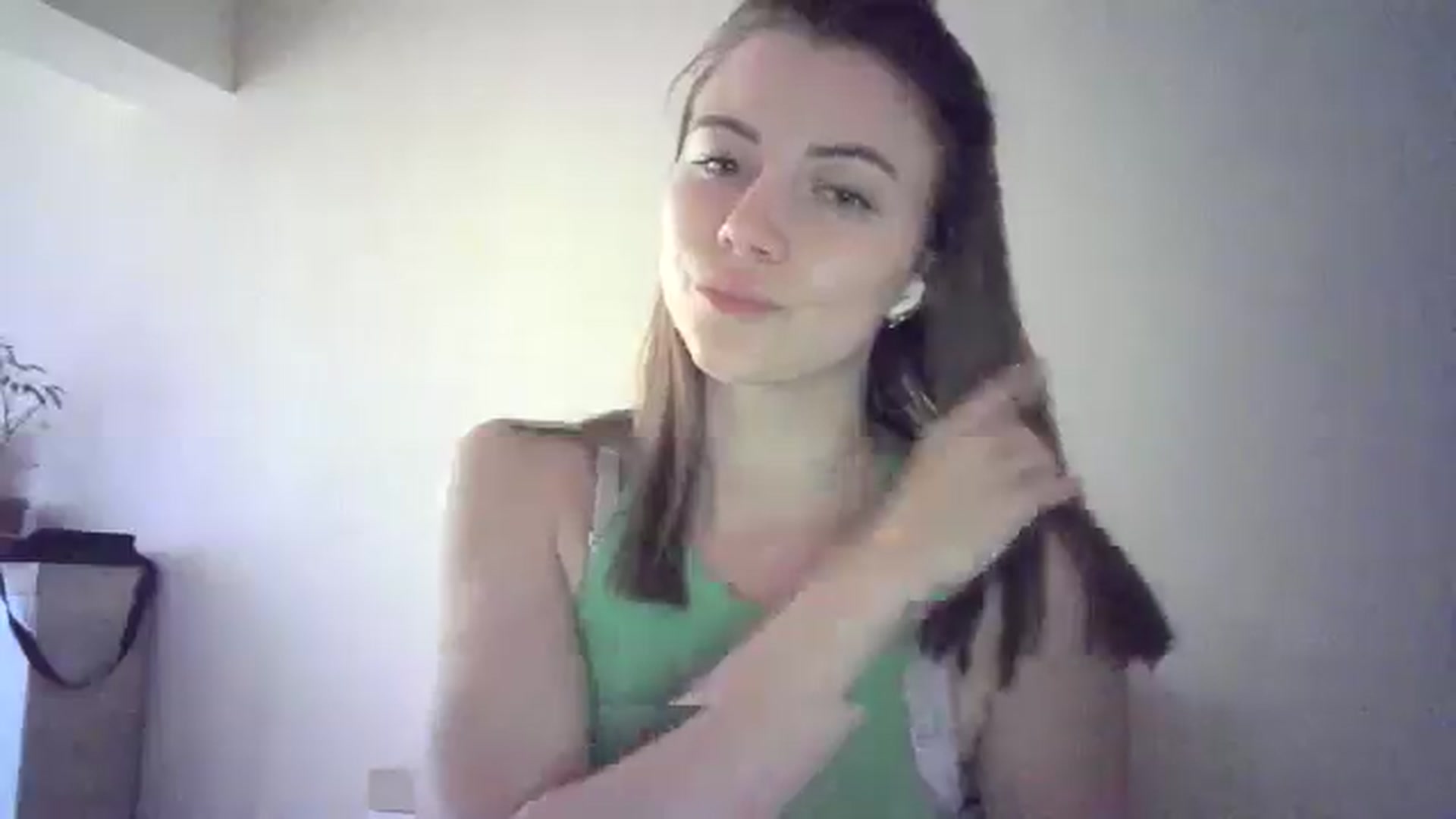 Gallery image thumbnail from Sulfate0's myfreecams stream on, 06/14/2024, 15:26 image 15 of 20