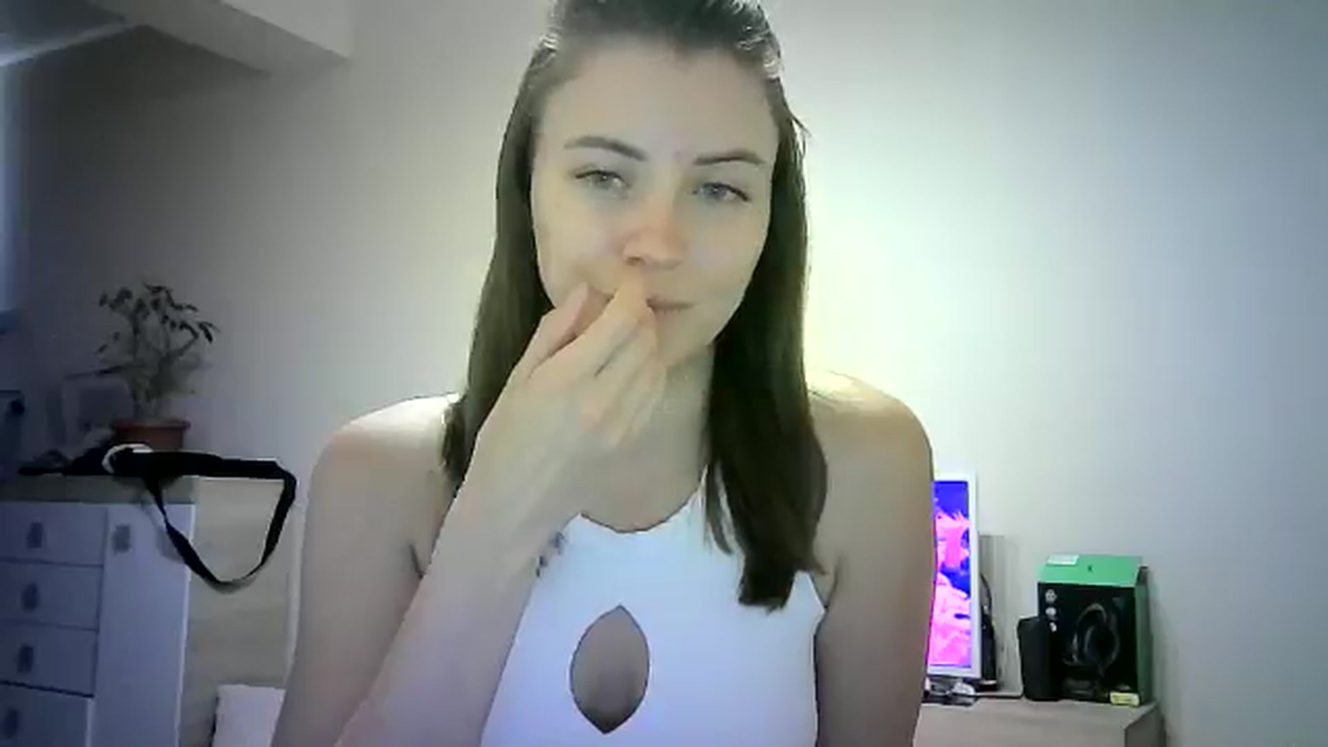 Gallery image thumbnail from Sulfate0's myfreecams stream on, 06/15/2024, 08:56 image 19 of 20