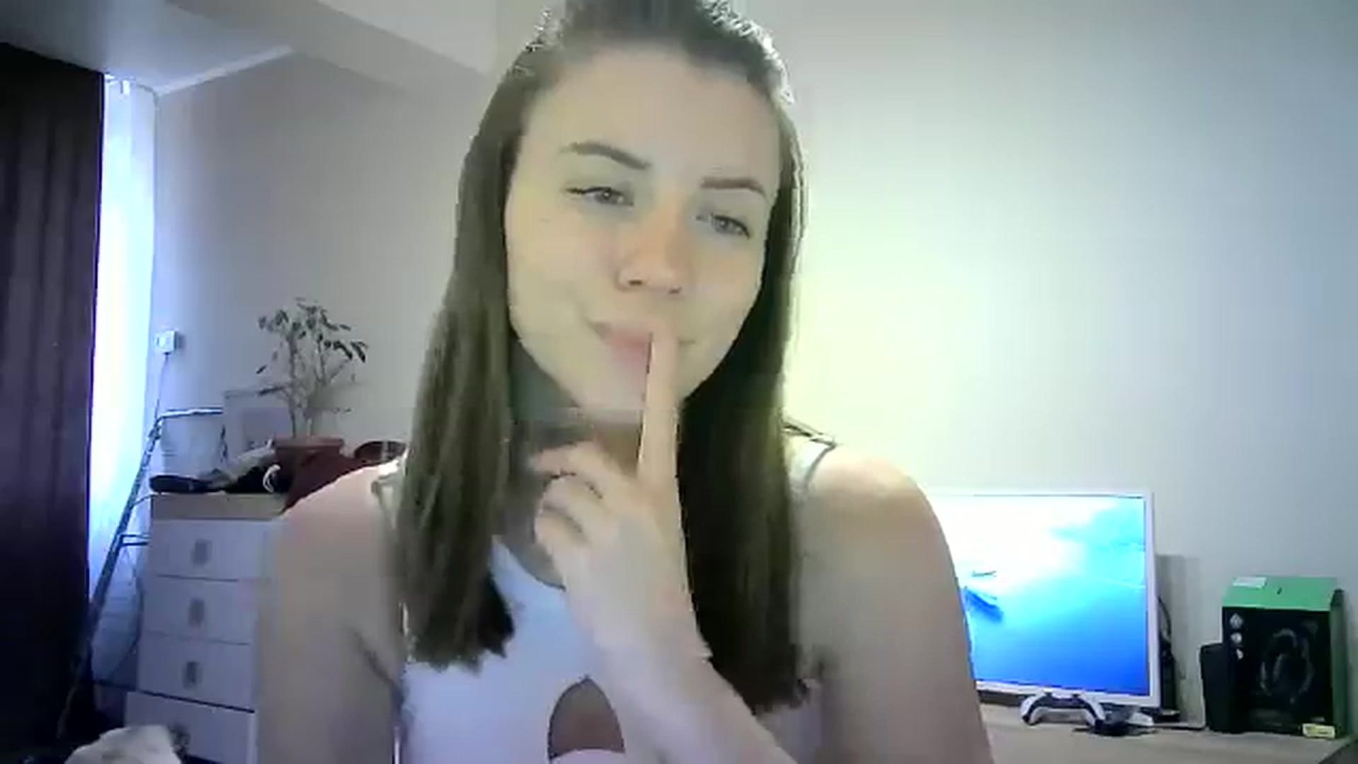 Gallery image thumbnail from Sulfate0's myfreecams stream on, 06/15/2024, 14:38 image 10 of 20