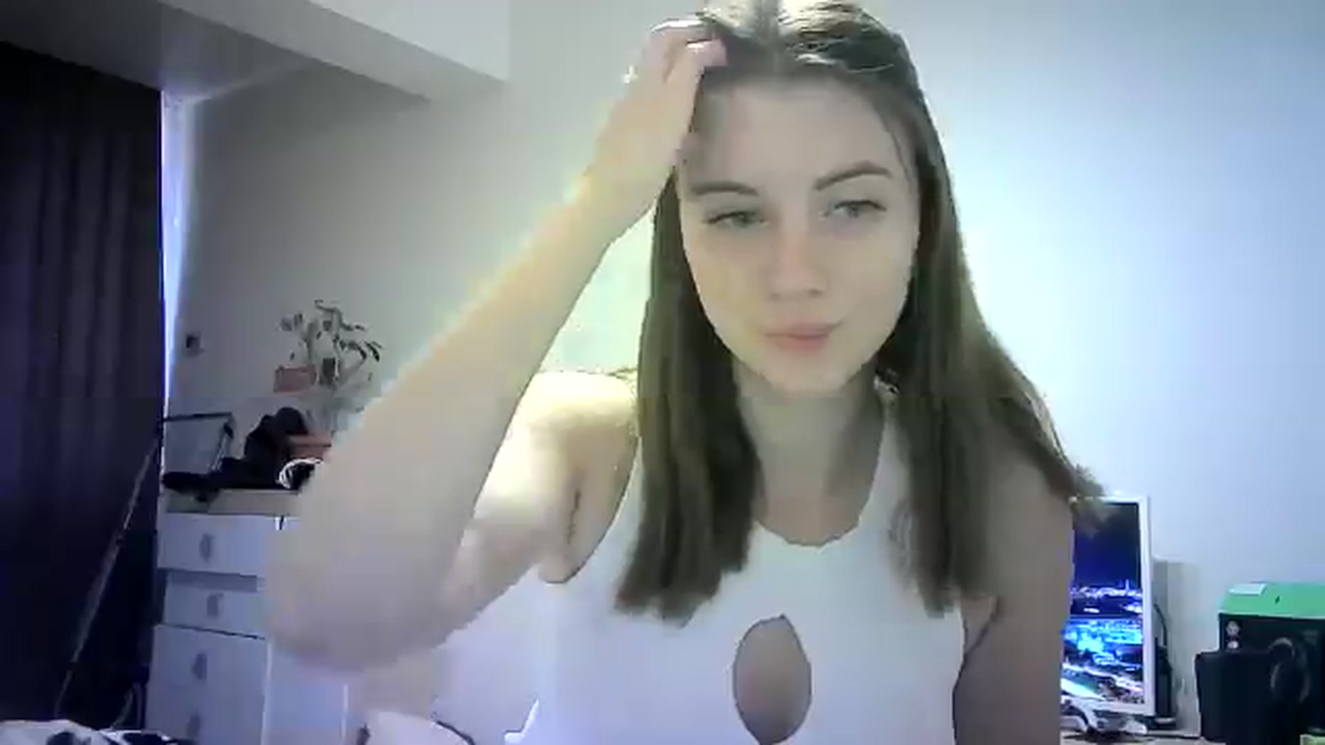 Gallery image thumbnail from Sulfate0's myfreecams stream on, 06/16/2024, 08:32 image 11 of 20
