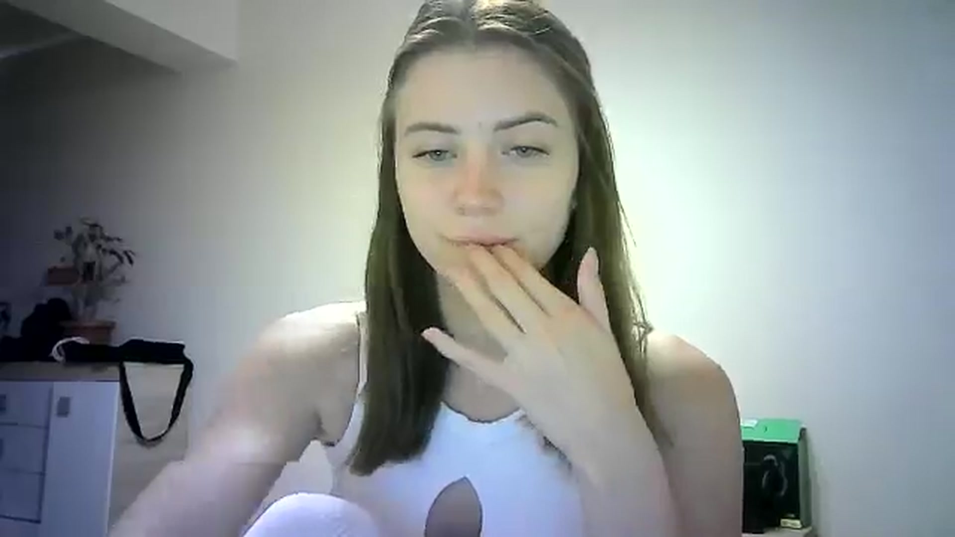 Gallery image thumbnail from Sulfate0's myfreecams stream on, 06/16/2024, 09:14 image 19 of 20