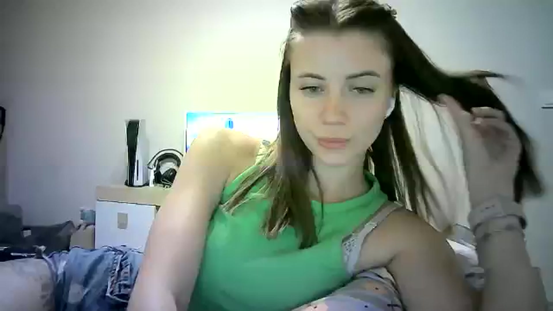 Gallery image thumbnail from Sulfate0's myfreecams stream on, 06/21/2024, 13:08 image 19 of 20