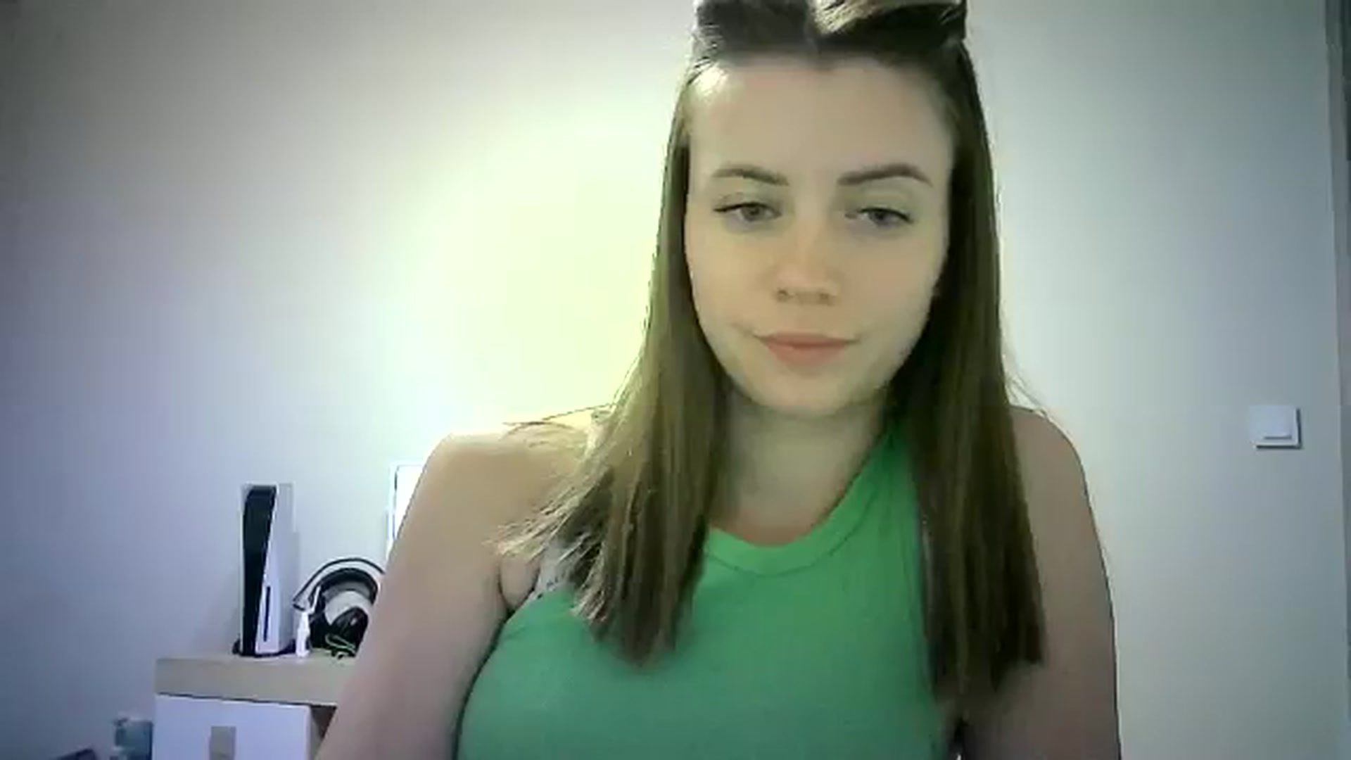 Gallery image thumbnail from Sulfate0's myfreecams stream on, 06/21/2024, 13:42 image 13 of 20
