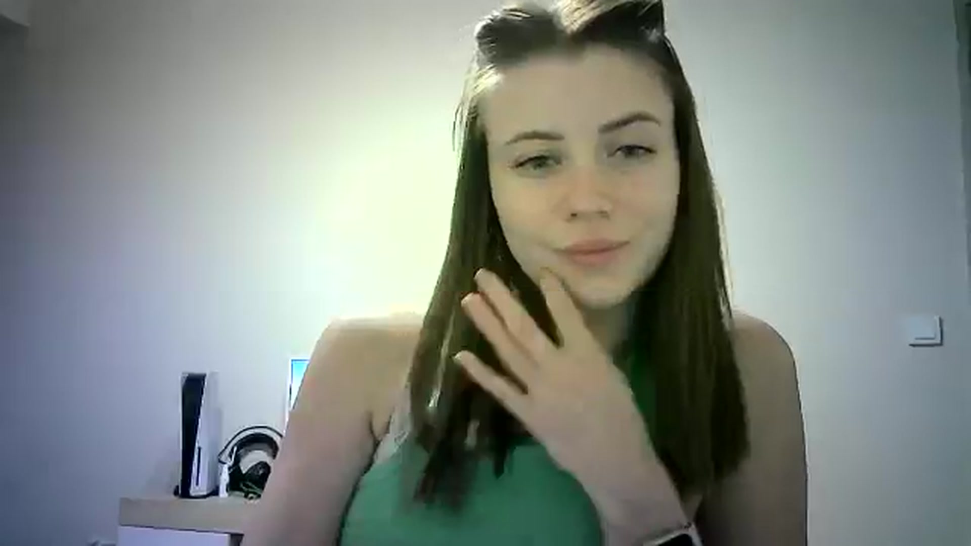 Gallery image thumbnail from Sulfate0's myfreecams stream on, 06/21/2024, 13:42 image 10 of 20