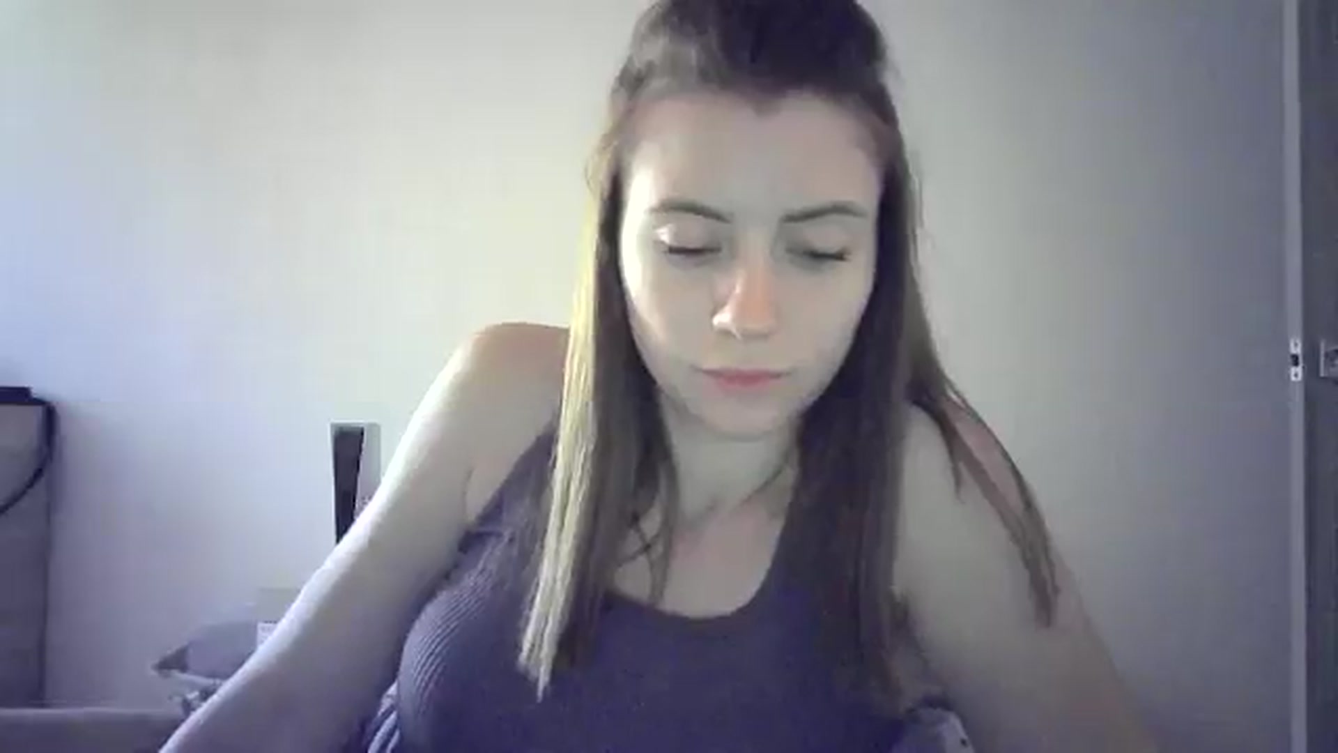Gallery image thumbnail from Sulfate0's myfreecams stream on, 06/23/2024, 13:01 image 15 of 20