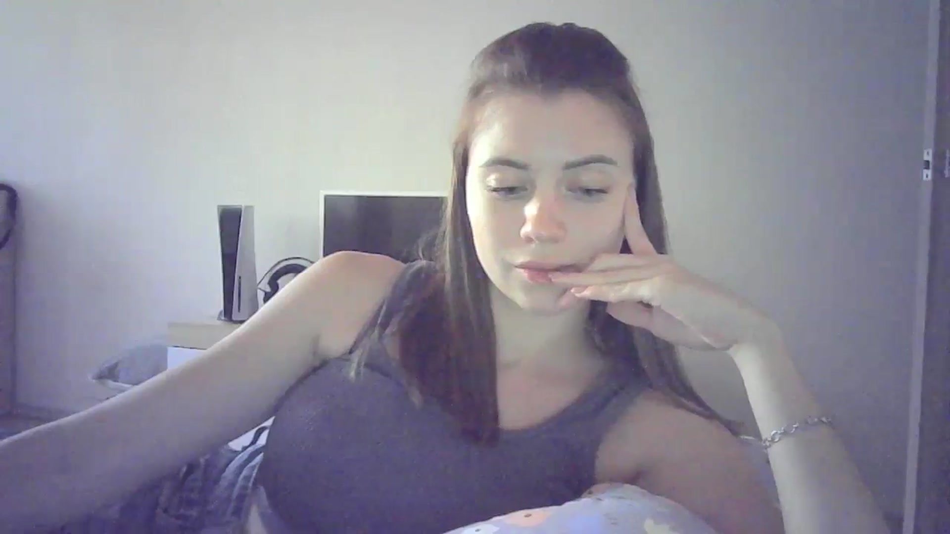Gallery image thumbnail from Sulfate0's myfreecams stream on, 06/23/2024, 13:53 image 13 of 20