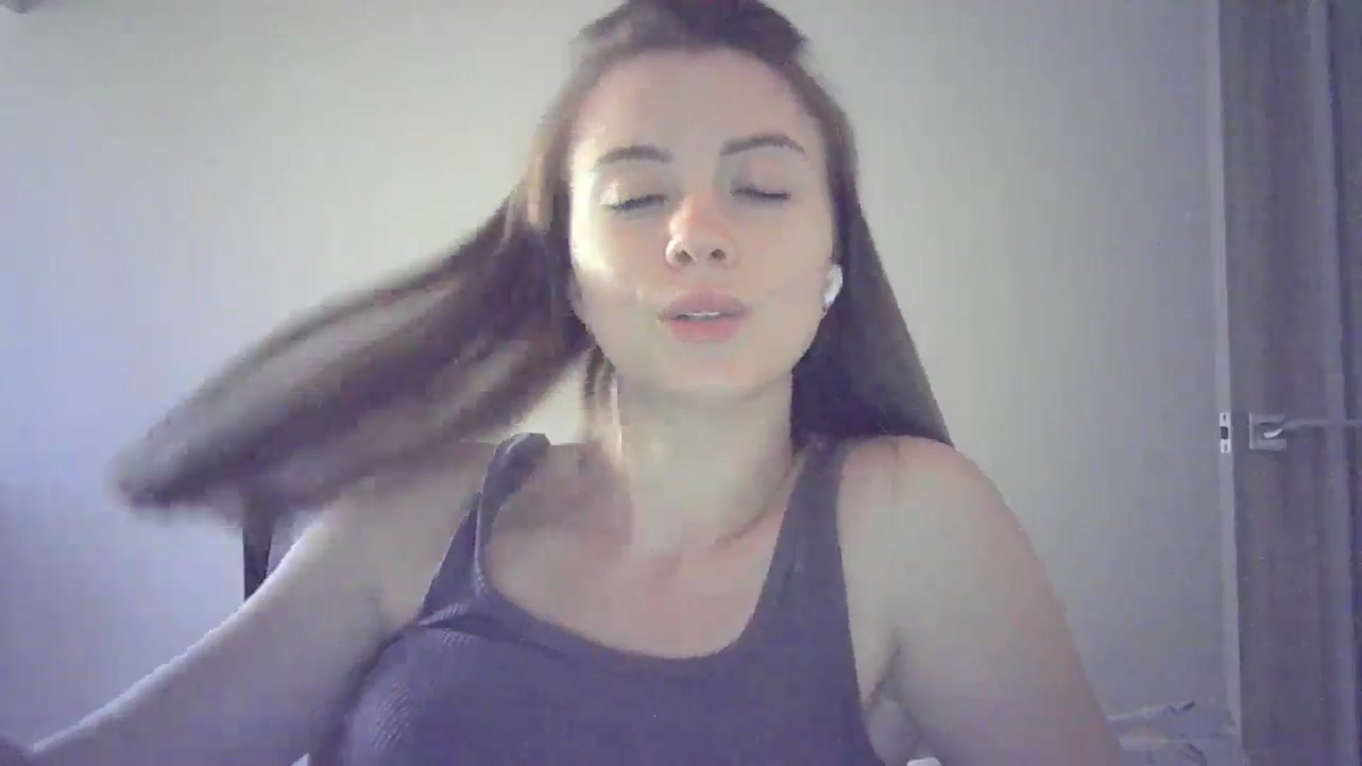 Gallery image thumbnail from Sulfate0's myfreecams stream on, 06/23/2024, 13:53 image 15 of 20