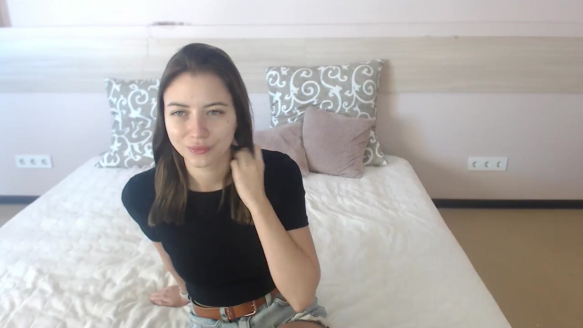 Gallery image thumbnail from Sulfate0's myfreecams stream on, 06/25/2024, 06:47 image 6 of 20