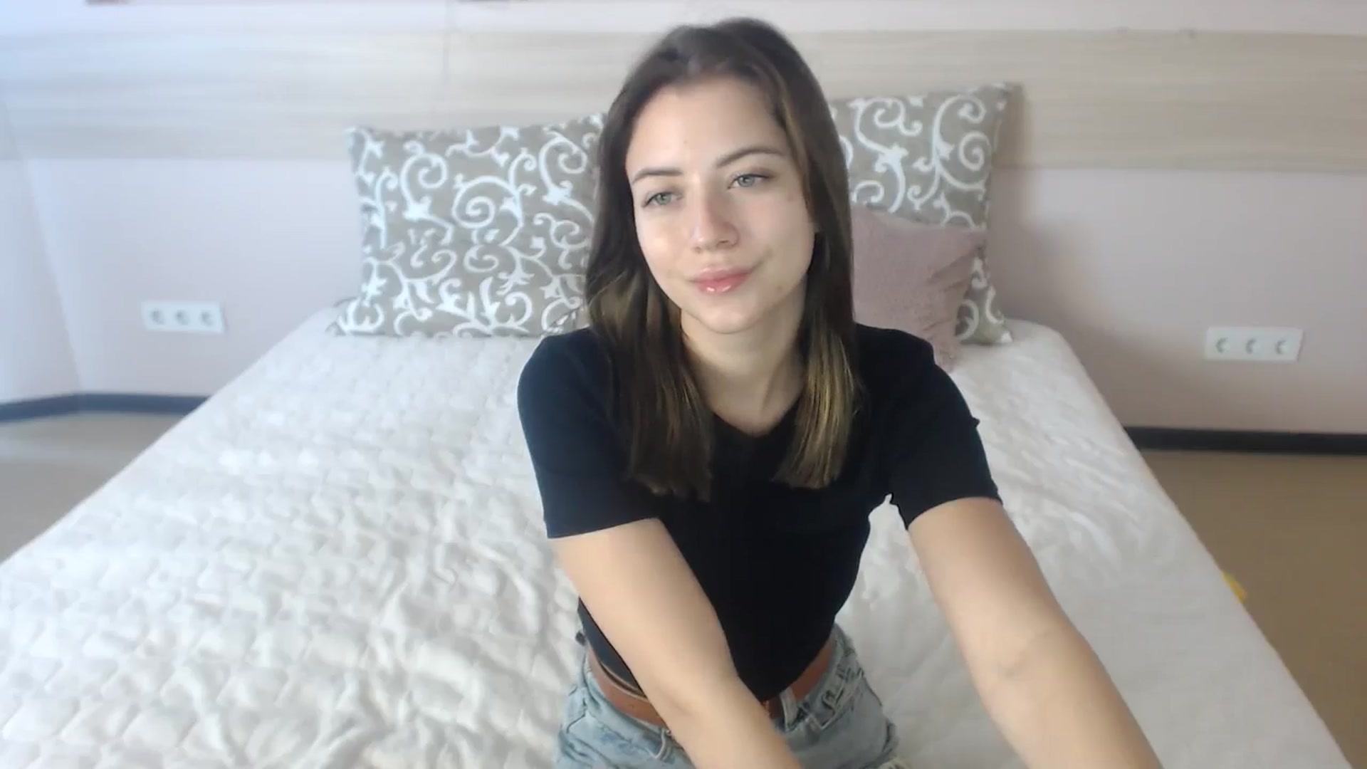 Gallery image thumbnail from Sulfate0's myfreecams stream on, 06/25/2024, 07:27 image 16 of 20