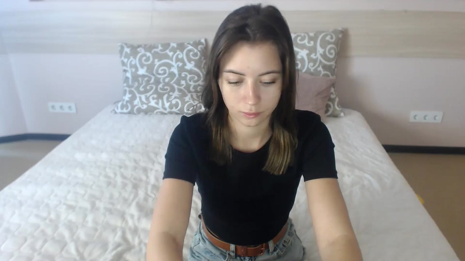 Gallery image thumbnail from Sulfate0's myfreecams stream on, 06/25/2024, 07:27 image 17 of 20