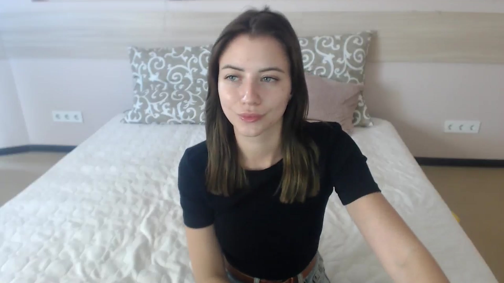 Gallery image thumbnail from Sulfate0's myfreecams stream on, 06/25/2024, 08:16 image 10 of 20